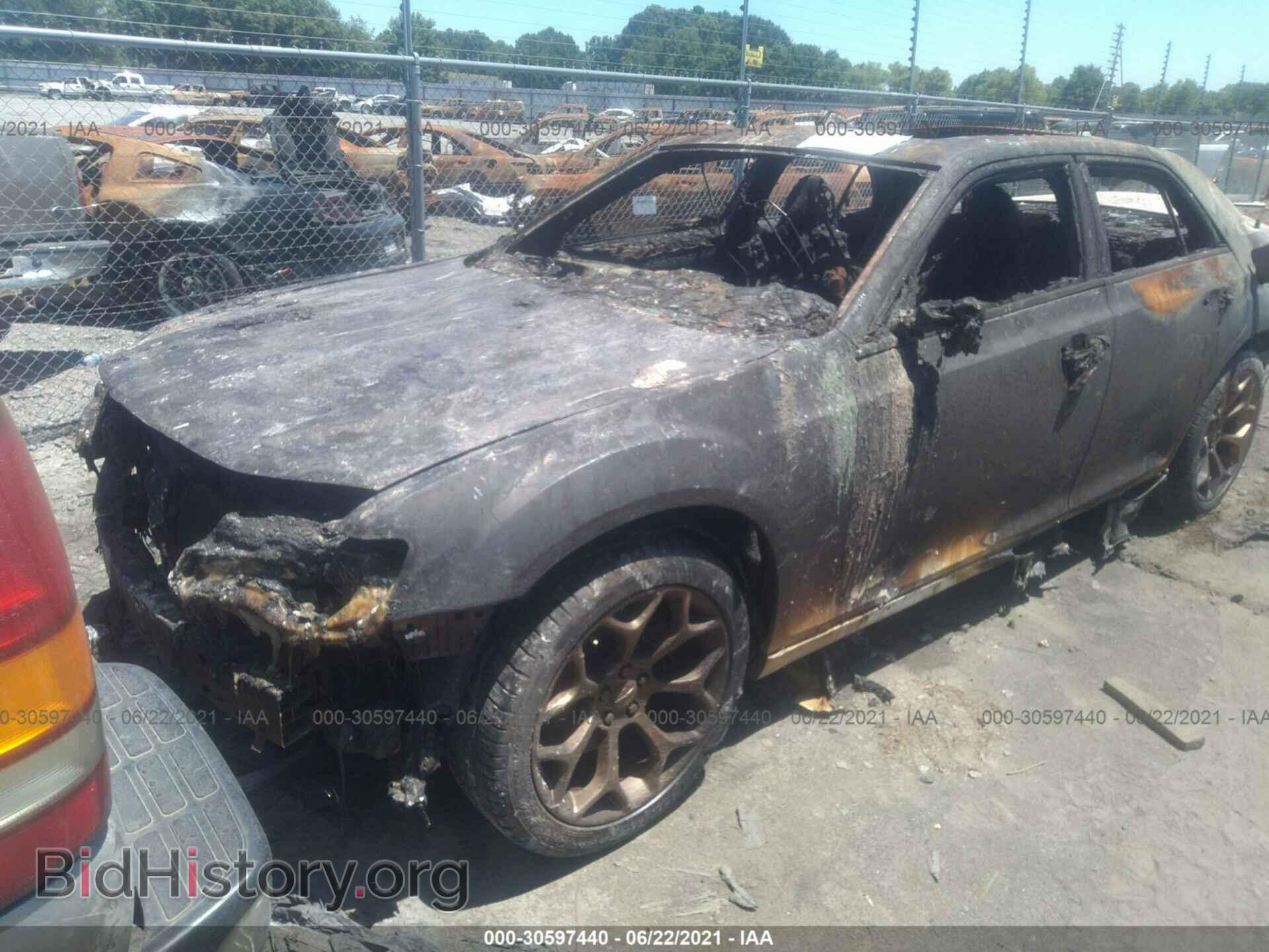2017 CHRYSLER 300 - VIN: 2C3CCAPT1HH557960 - Фото 2