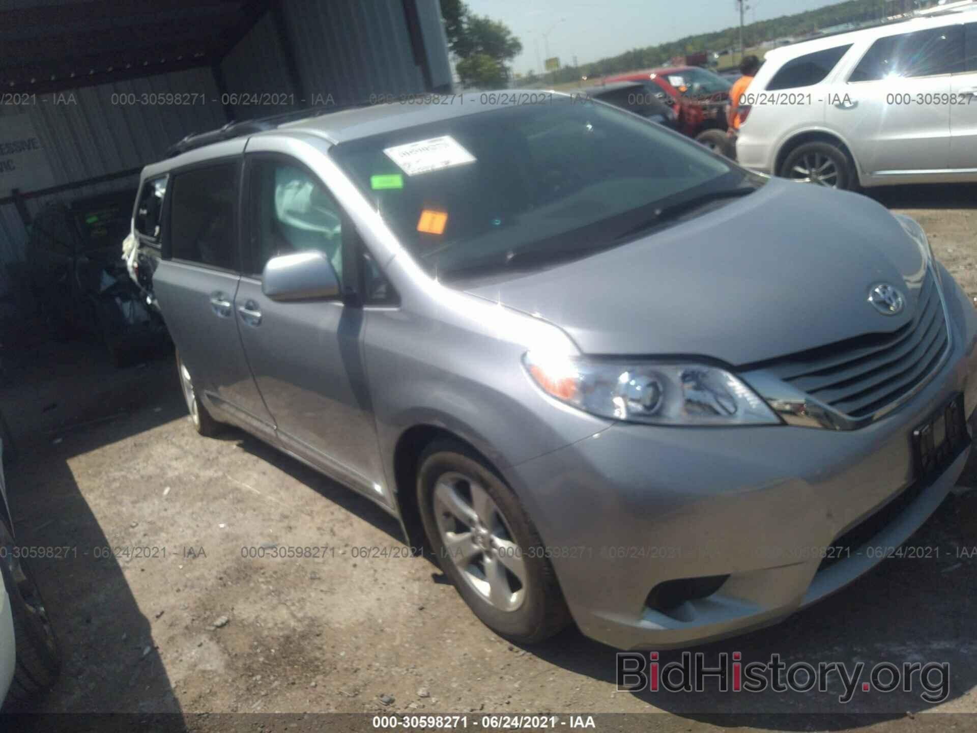 Photo 5TDKZ3DC0HS821418 - TOYOTA SIENNA 2017