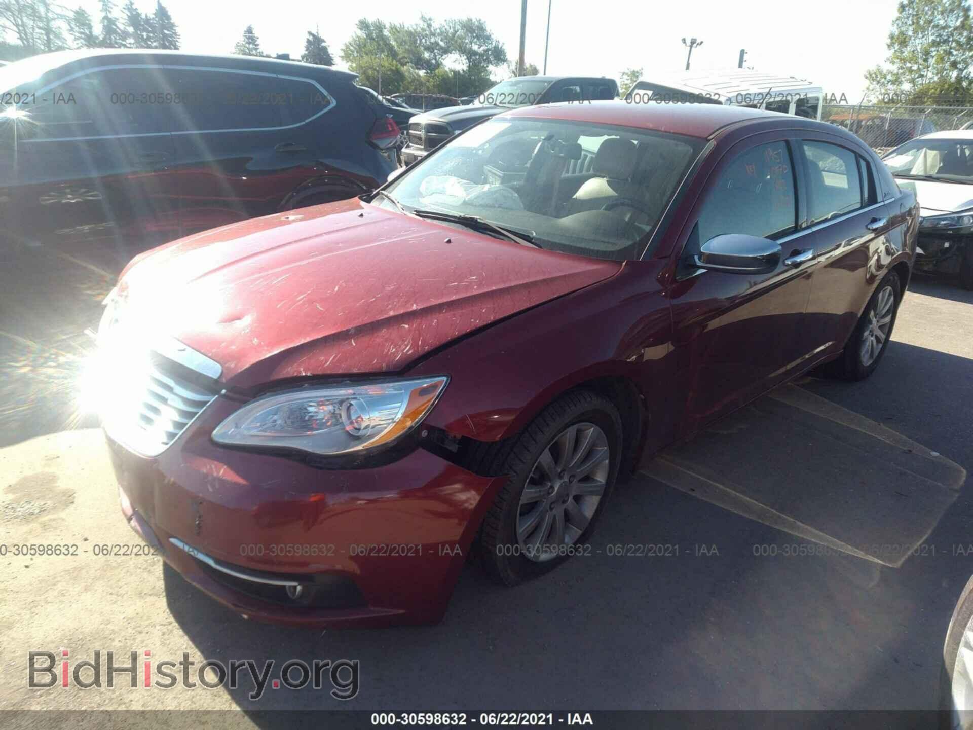 2013 CHRYSLER 200 - VIN: 1C3CCBCG3DN743810 - Фото 2