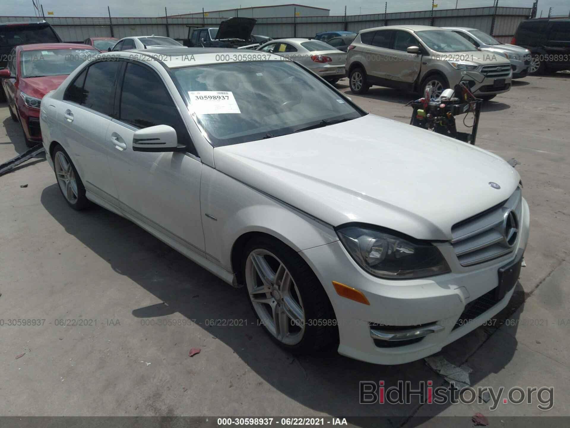 Photo WDDGF4HB3CR237937 - MERCEDES-BENZ C-CLASS 2012