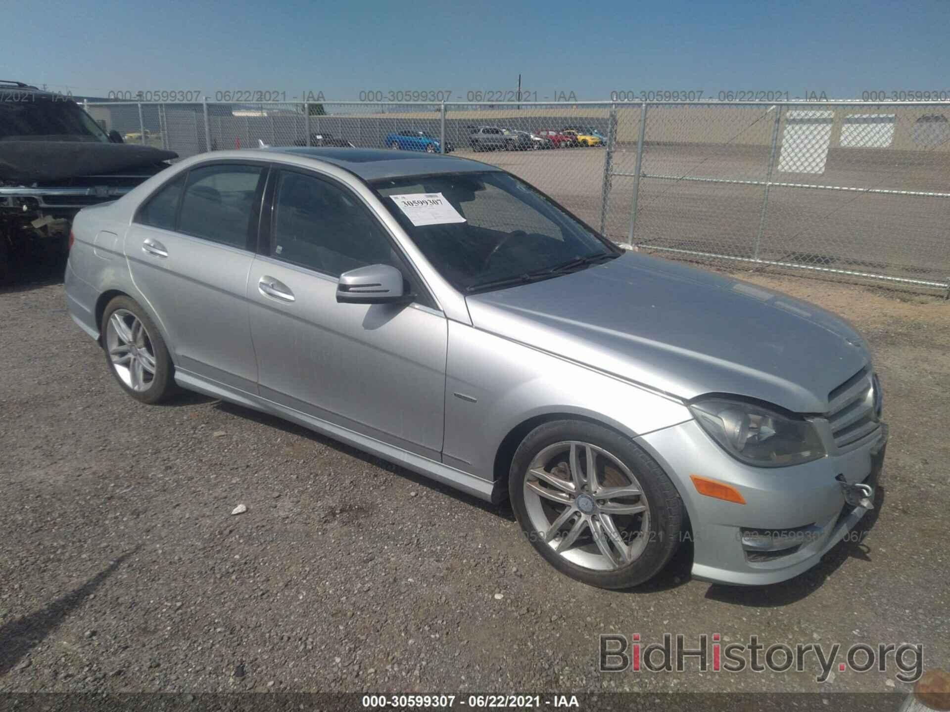 Photo WDDGF4HB5CR207662 - MERCEDES-BENZ C-CLASS 2012