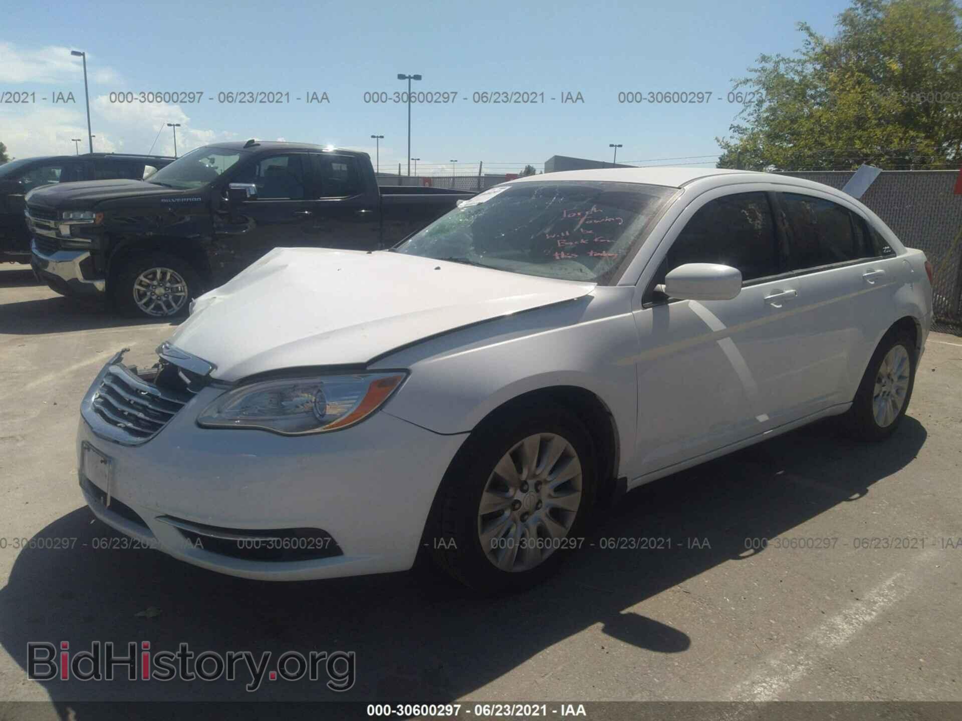 2012 CHRYSLER 200 - VIN: 1C3CCBAB1CN319838 - Фото 2