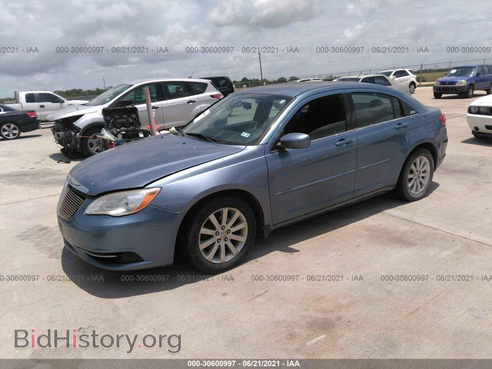 2011 CHRYSLER 200 - VIN: 1C3BC1FG1BN553244 - Фото 2
