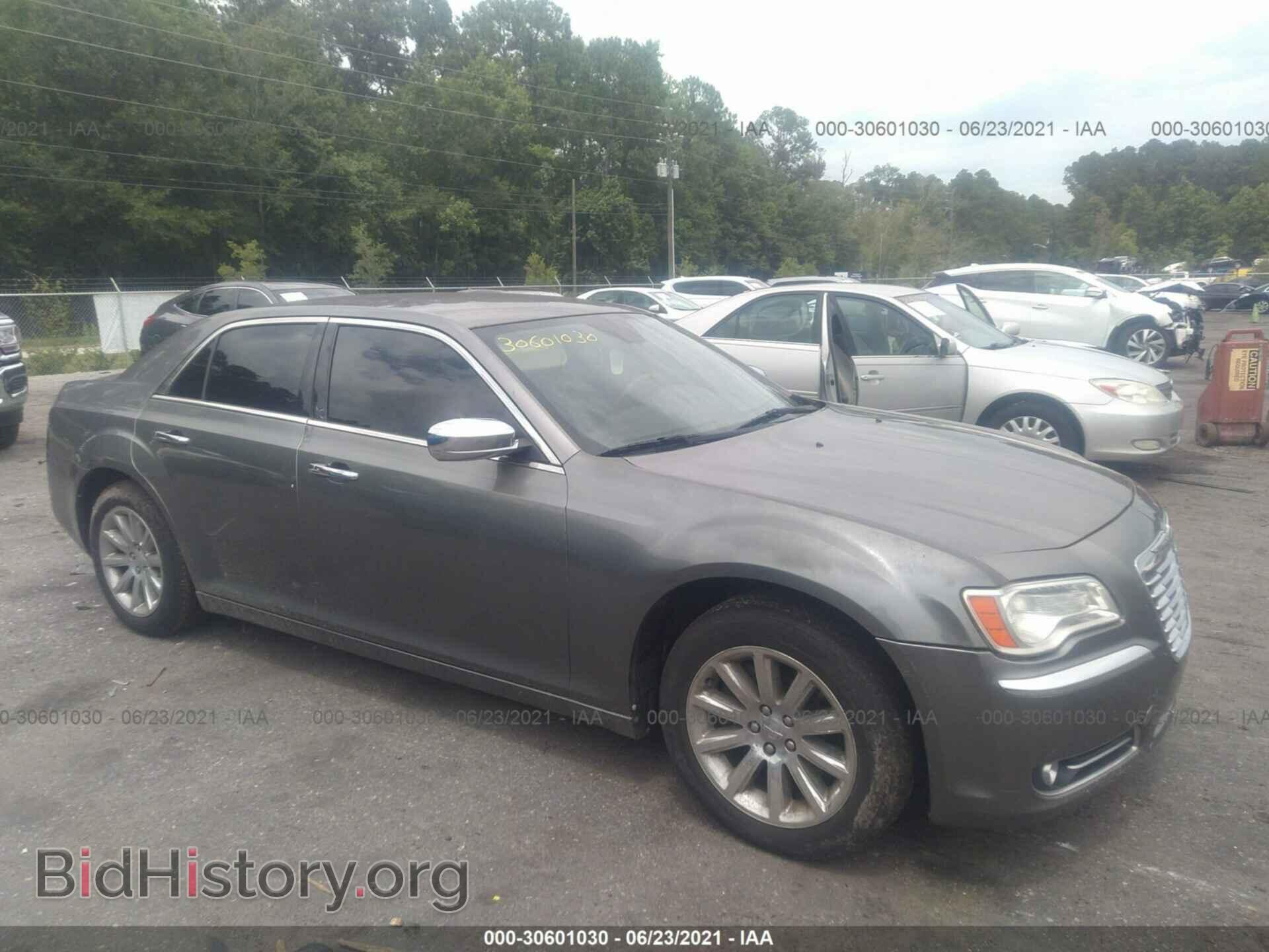 Photo 2C3CA6CT5BH579931 - CHRYSLER 300 2011