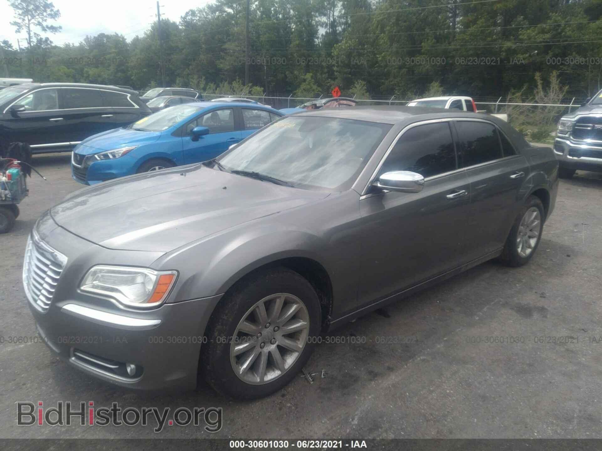 2011 CHRYSLER 300 - VIN: 2C3CA6CT5BH579931 - Фото 2