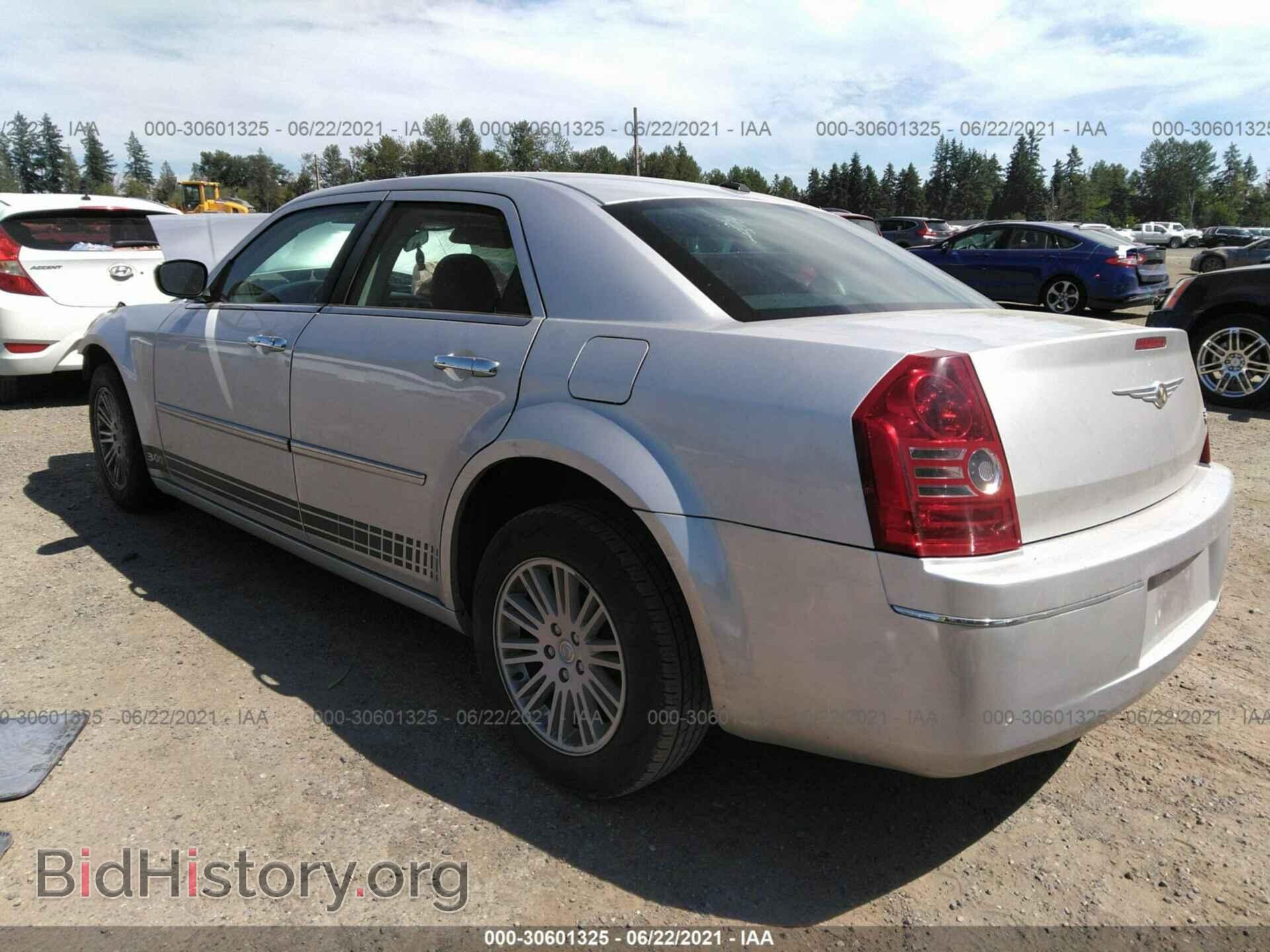 2010 CHRYSLER 300 - VIN: 2C3CA5CV1AH225222 - Фото 3