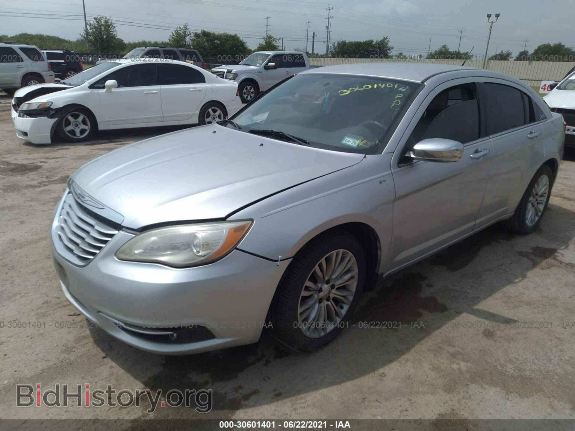2011 CHRYSLER 200 - VIN: 1C3BC2FB0BN533822 - Фото 2