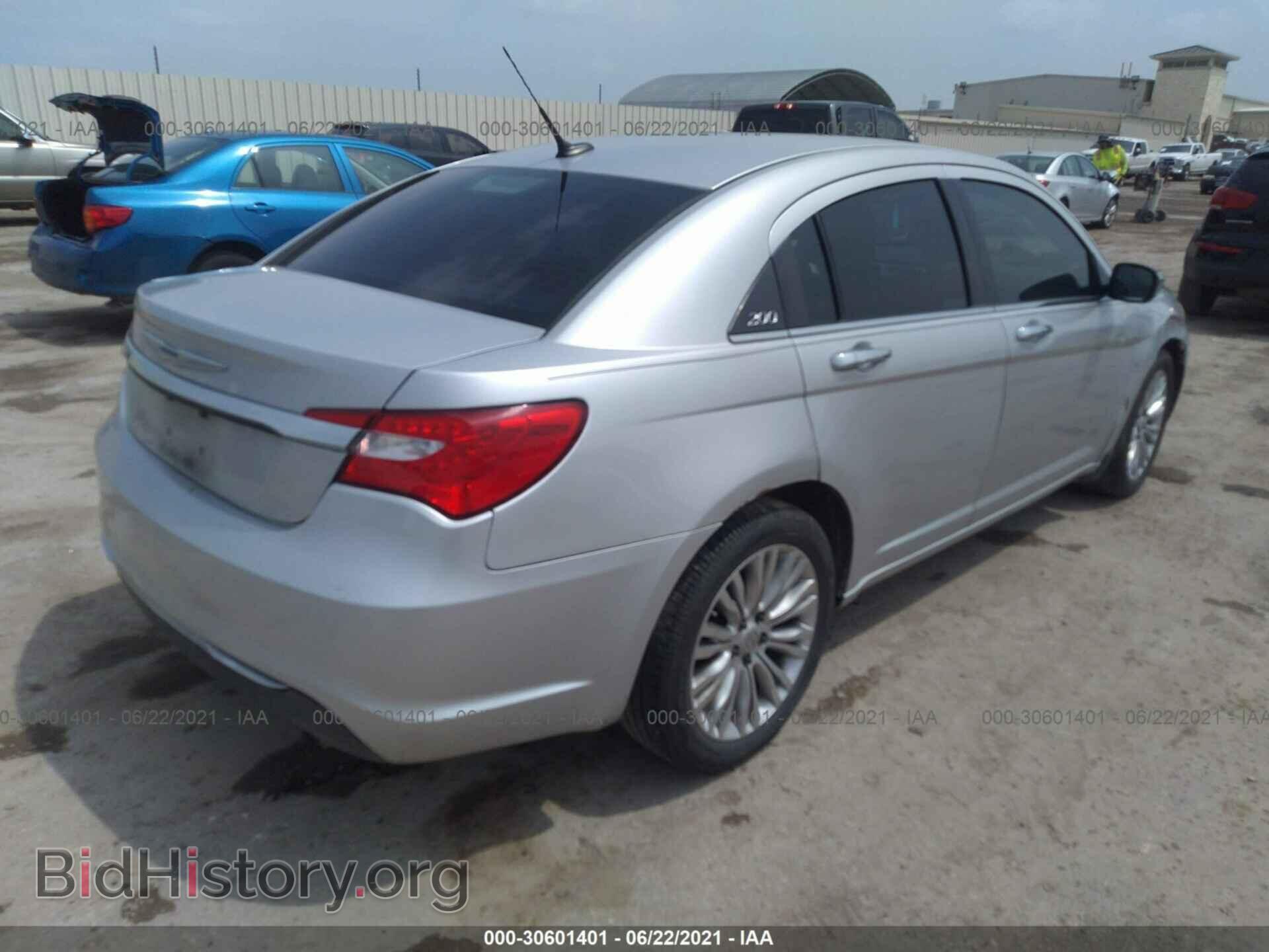 2011 CHRYSLER 200 - VIN: 1C3BC2FB0BN533822 - Фото 4