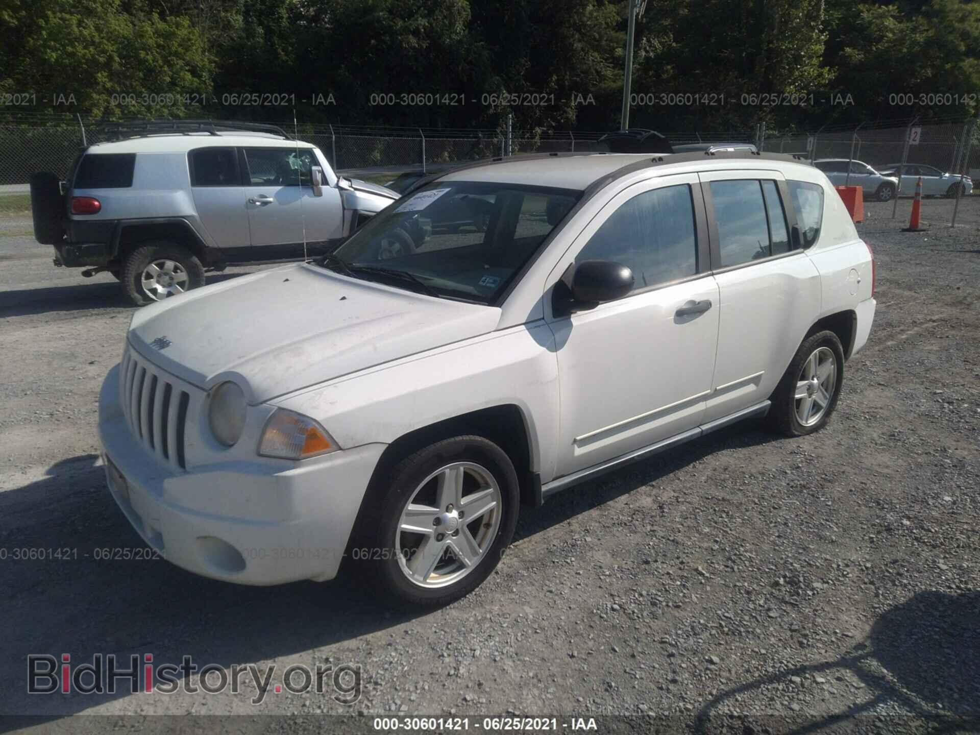 2008 JEEP COMPASS - VIN: 1J8FT47W38D570574 - Фото 2