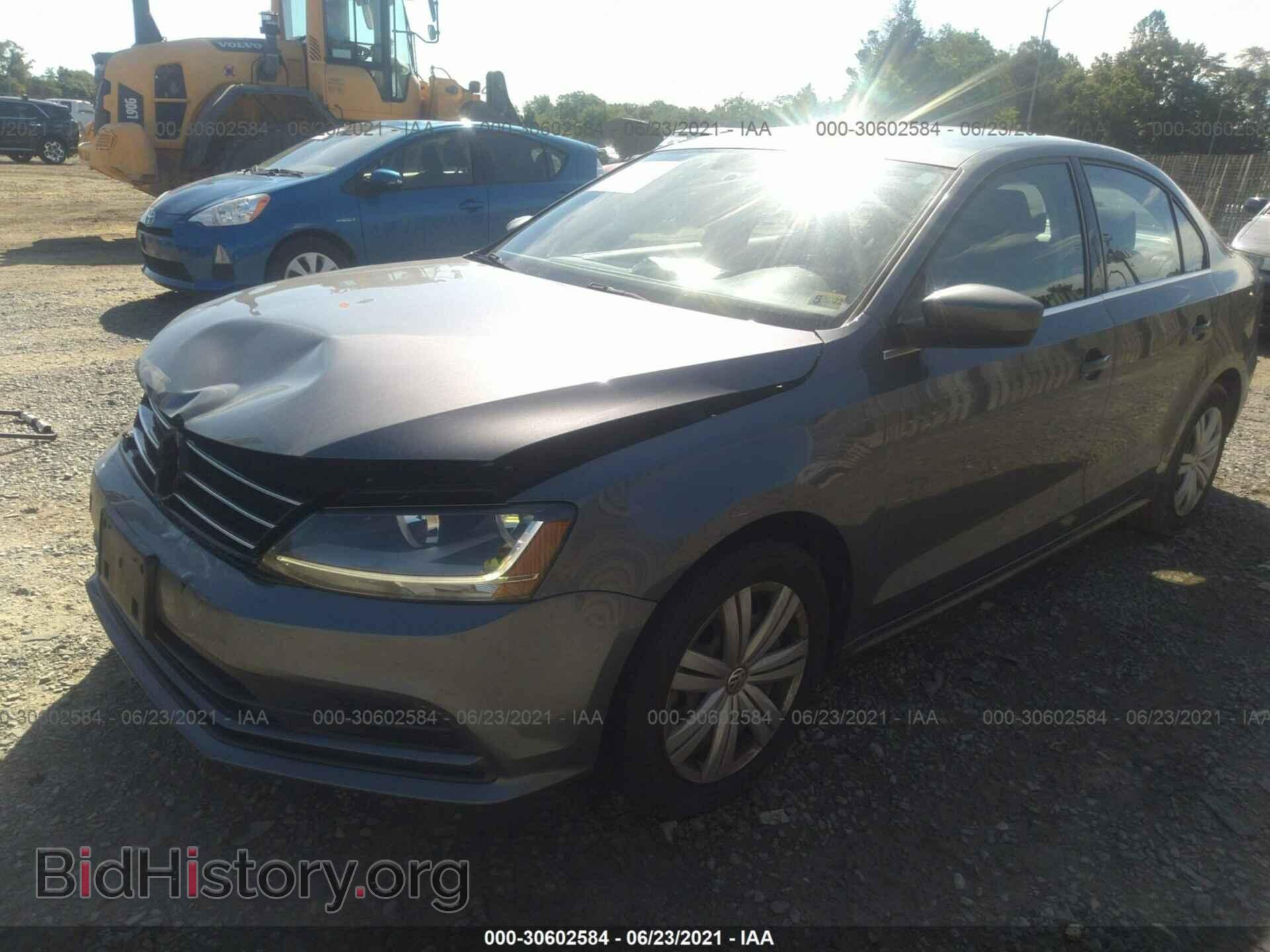 2017 VOLKSWAGEN JETTA - VIN: 3VW2B7AJ3HM395445 - Фото 2