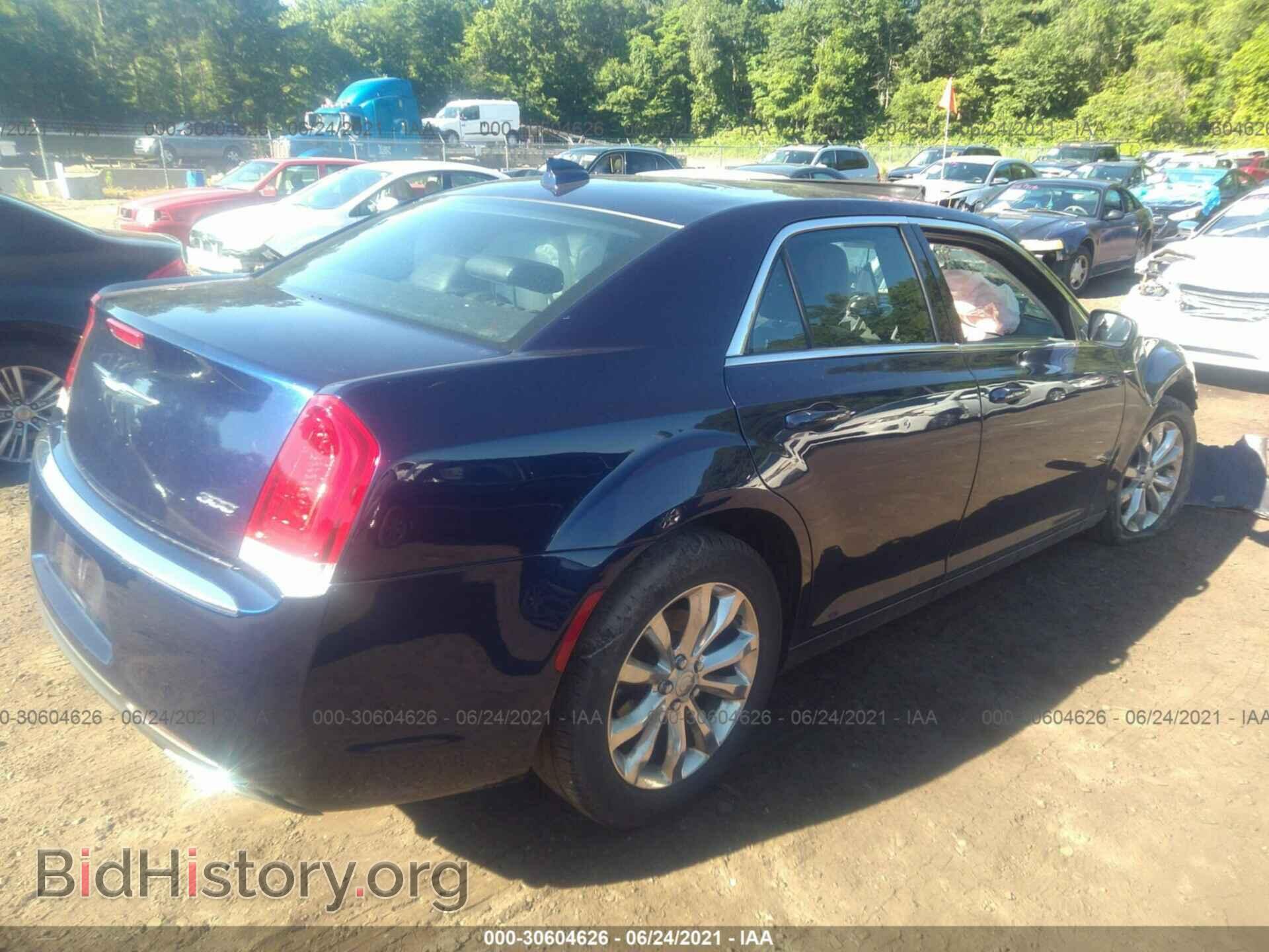 2016 CHRYSLER 300 - VIN: 2C3CCARG8GH190926 - Фото 4