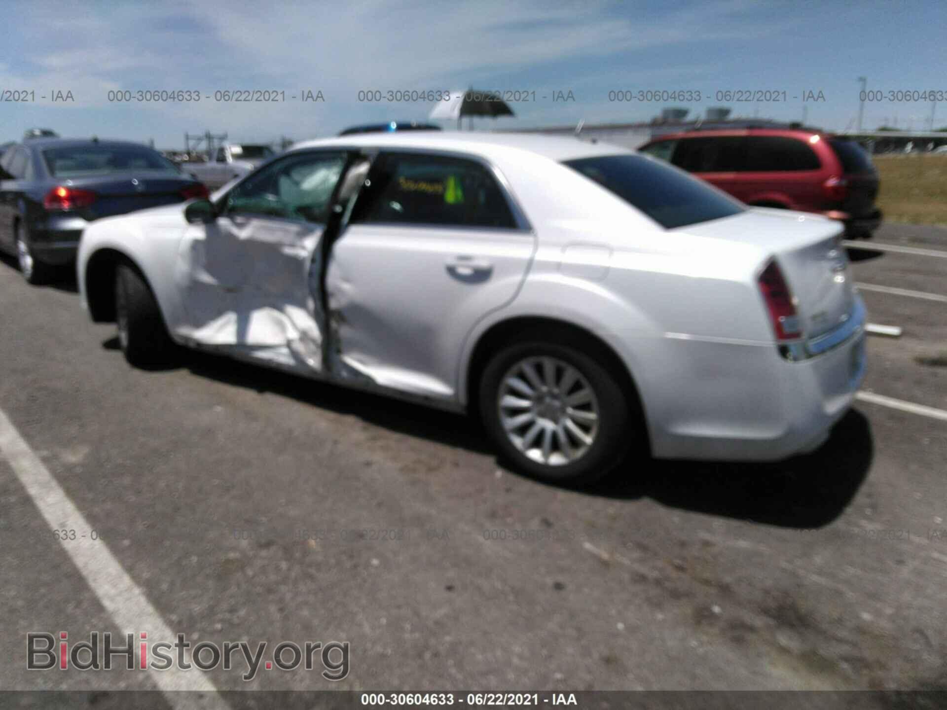 2013 CHRYSLER 300 - VIN: 2C3CCAAG4DH558042 - Фото 3