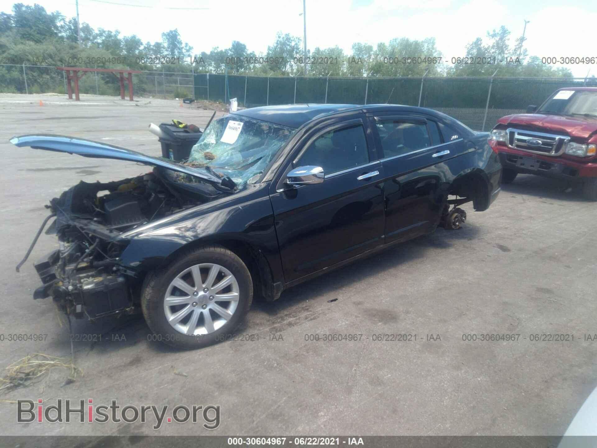 2013 CHRYSLER 200 - VIN: 1C3CCBCG0DN515988 - Фото 2