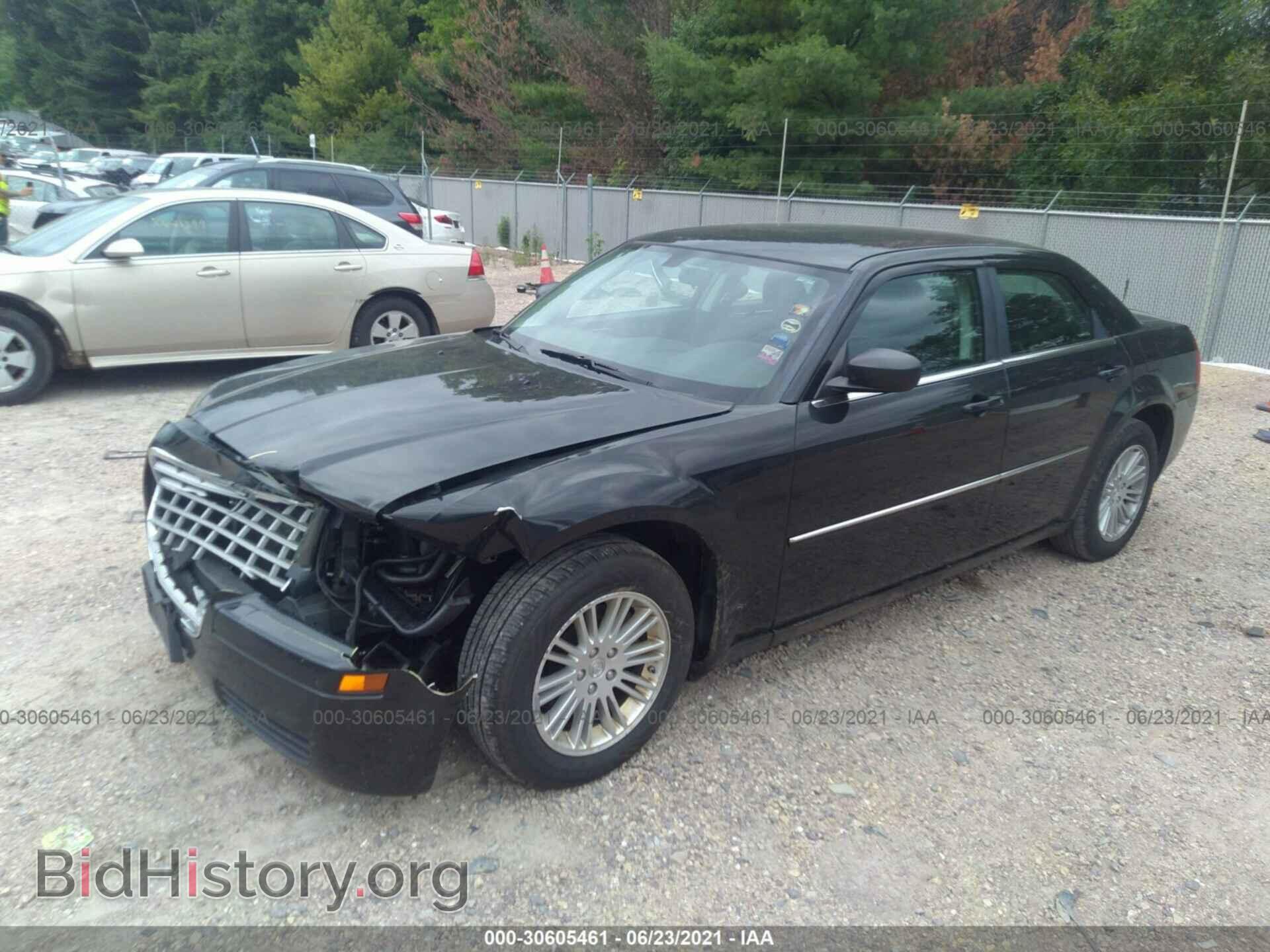 2009 CHRYSLER 300 - VIN: 2C3LA43D39H544005 - Фото 2