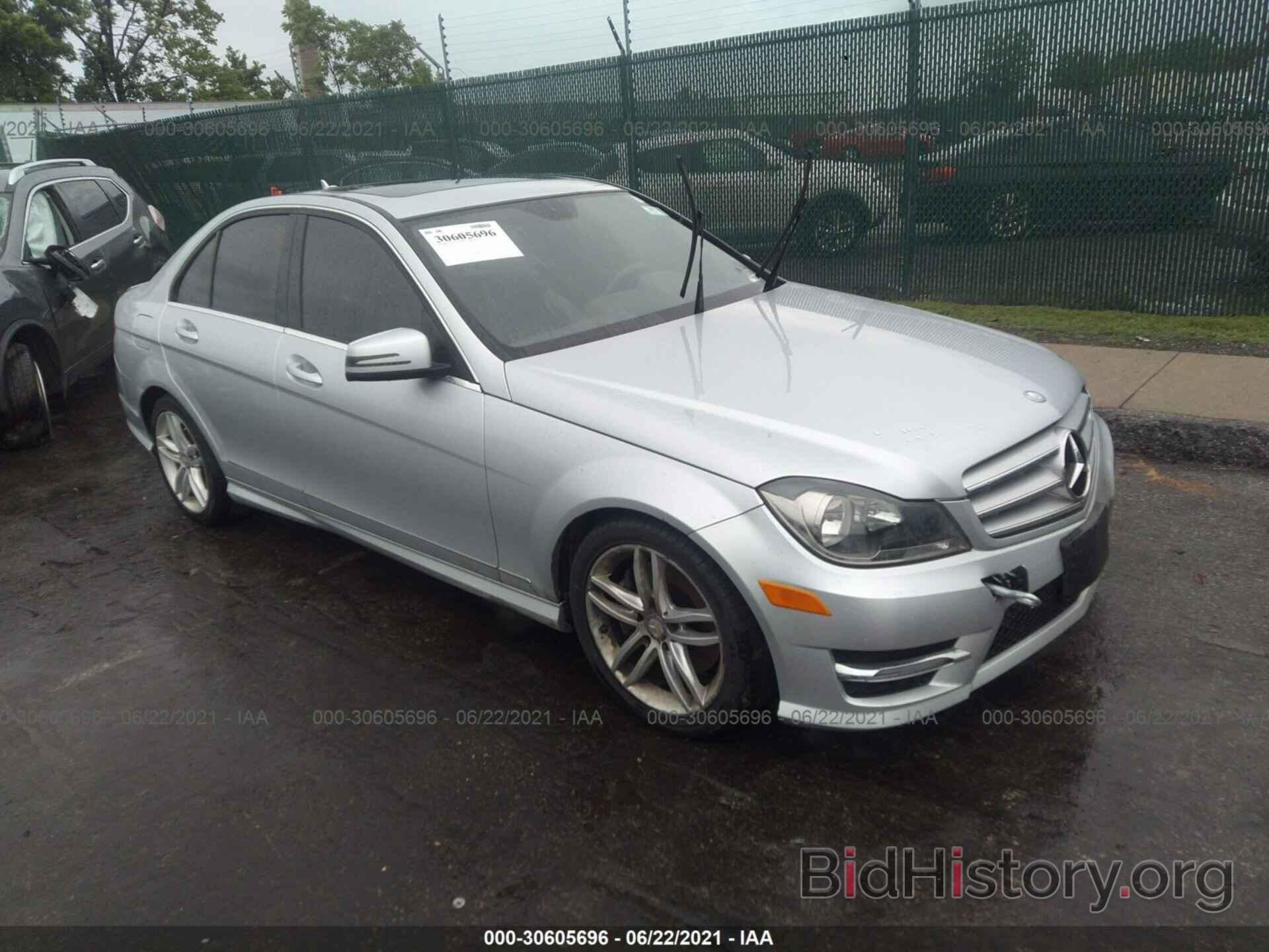 Photo WDDGF8AB2DR296156 - MERCEDES-BENZ C-CLASS 2013