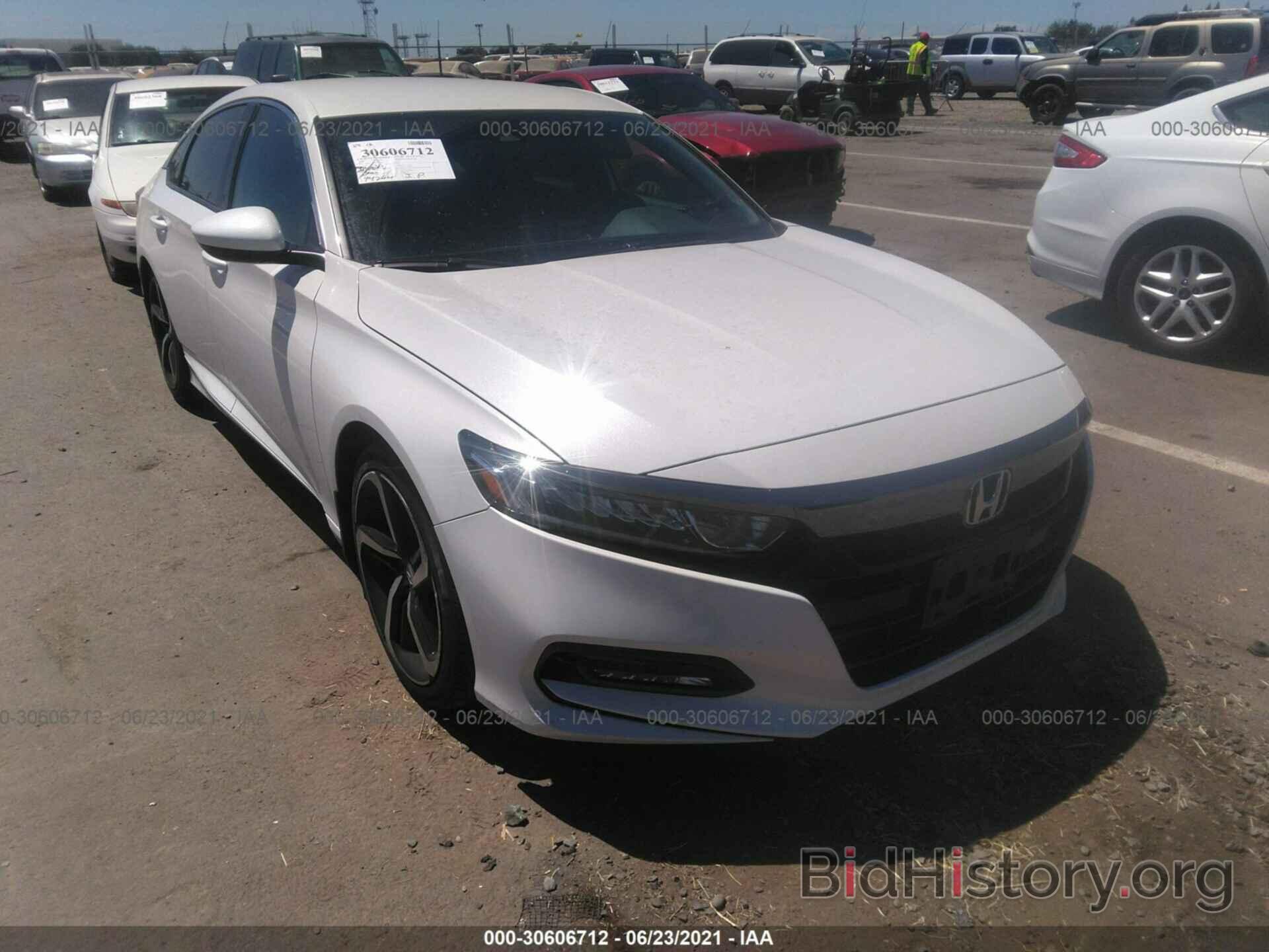 Photo 1HGCV1F34JA128633 - HONDA ACCORD SEDAN 2018