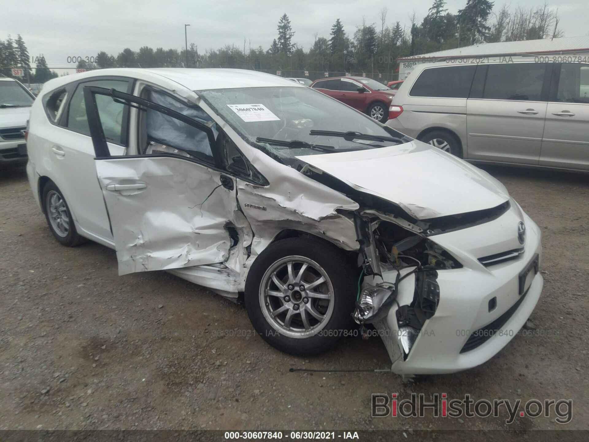 Photo JTDZN3EU2EJ004879 - TOYOTA PRIUS V 2014