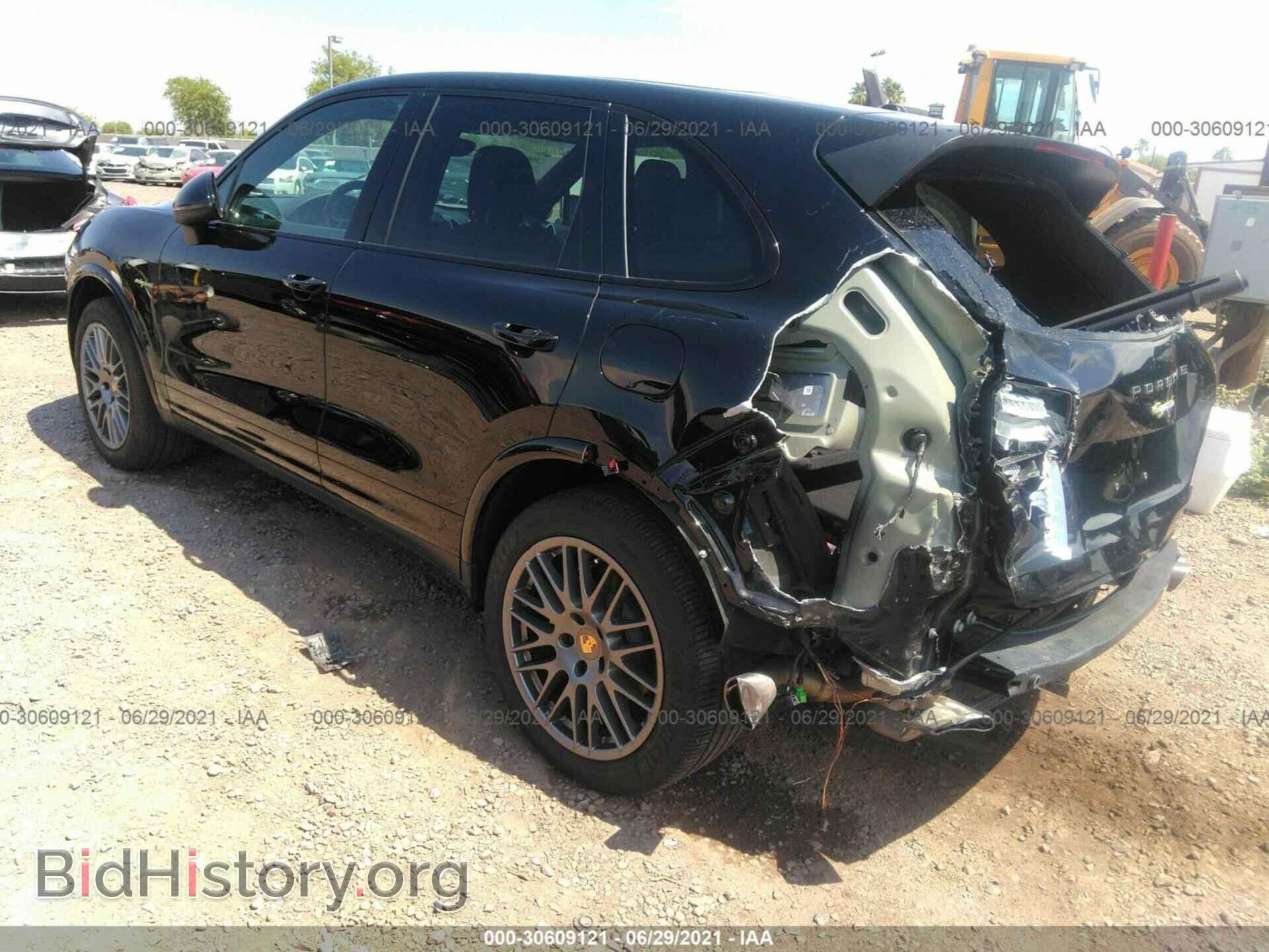 2017 PORSCHE CAYENNE - VIN: WP1AE2A29HLA75158 - Фото 3