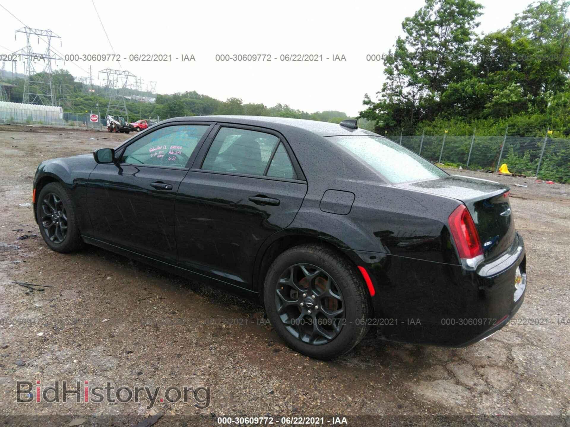 2019 CHRYSLER 300 - VIN: 2C3CCAGG9KH586102 - Фото 3
