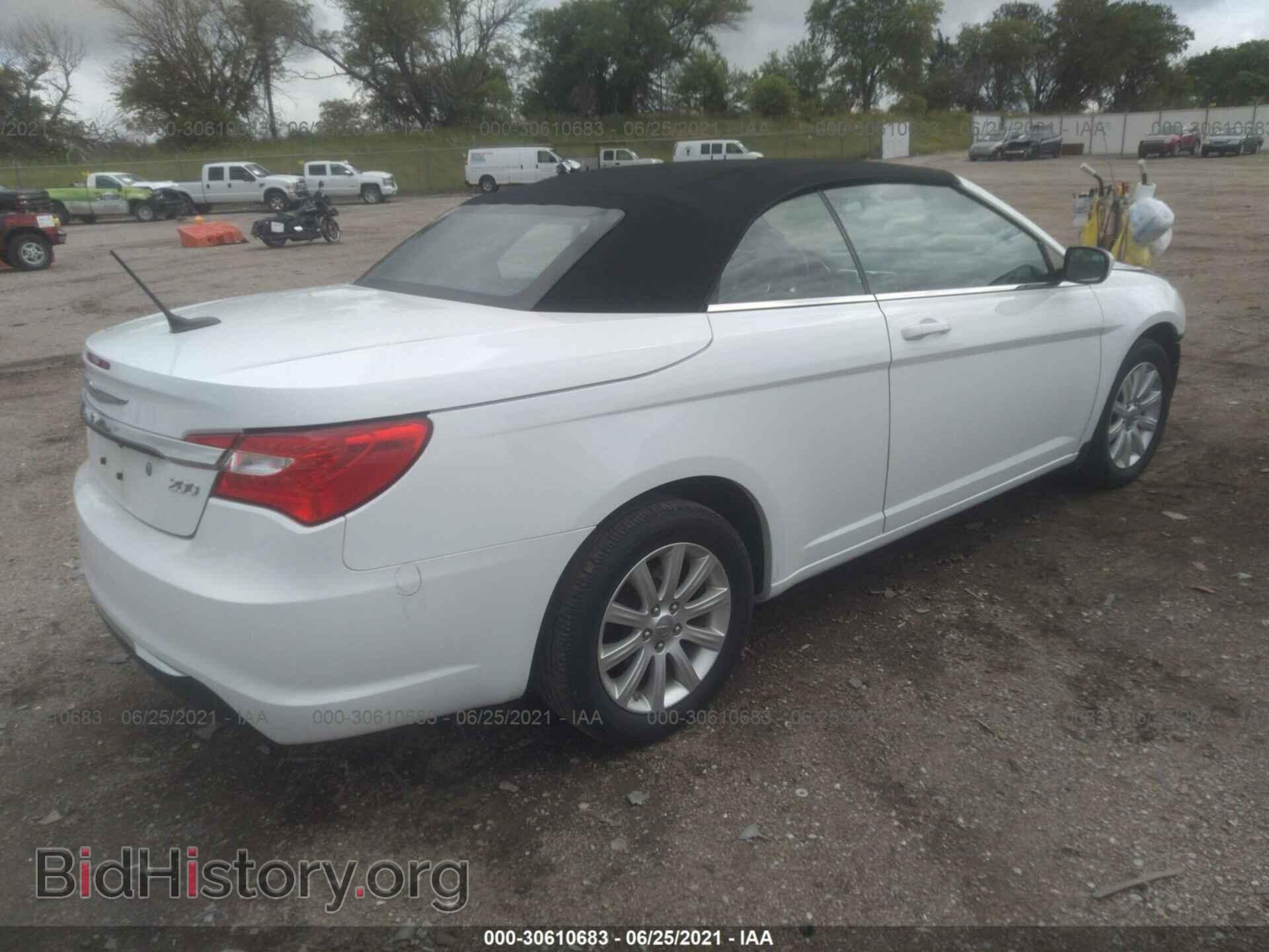 2011 CHRYSLER 200 - VIN: 1C3BC2EBXBN597660 - Photo 4