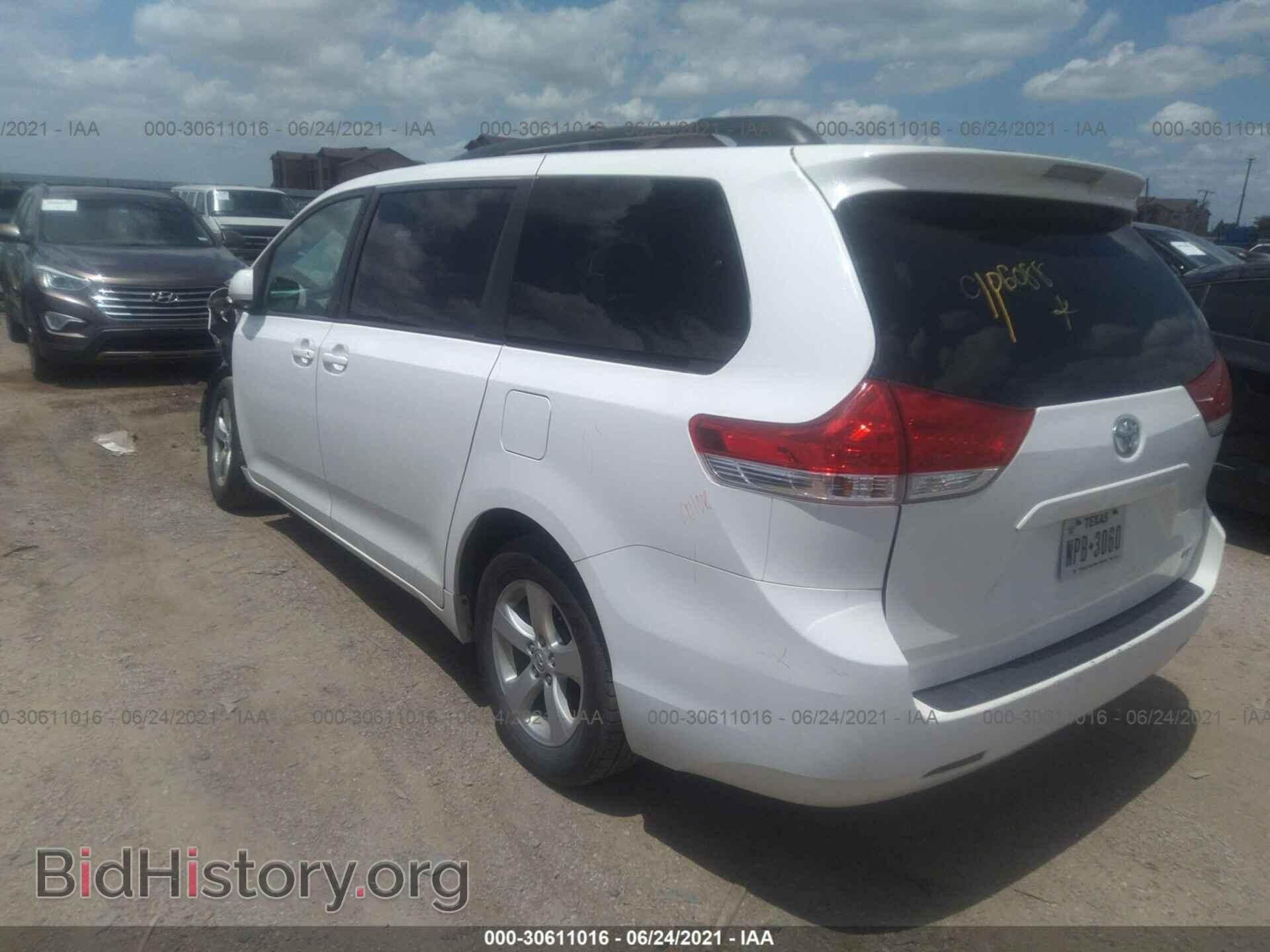 2013 TOYOTA SIENNA - VIN: 5TDKK3DC8DS348012 - Фото 3