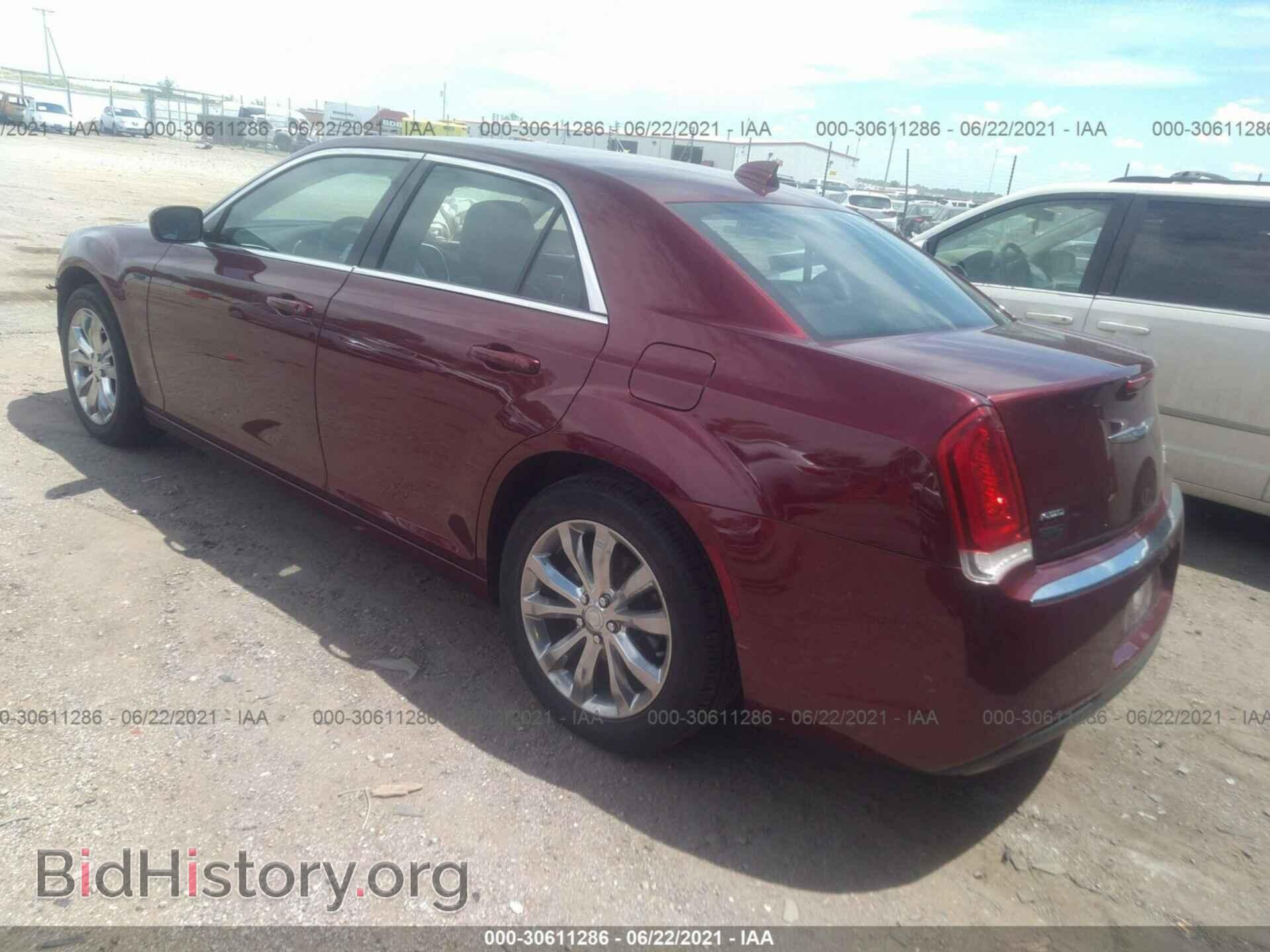 2017 CHRYSLER 300 - VIN: 2C3CCARG5HH545021 - Фото 3