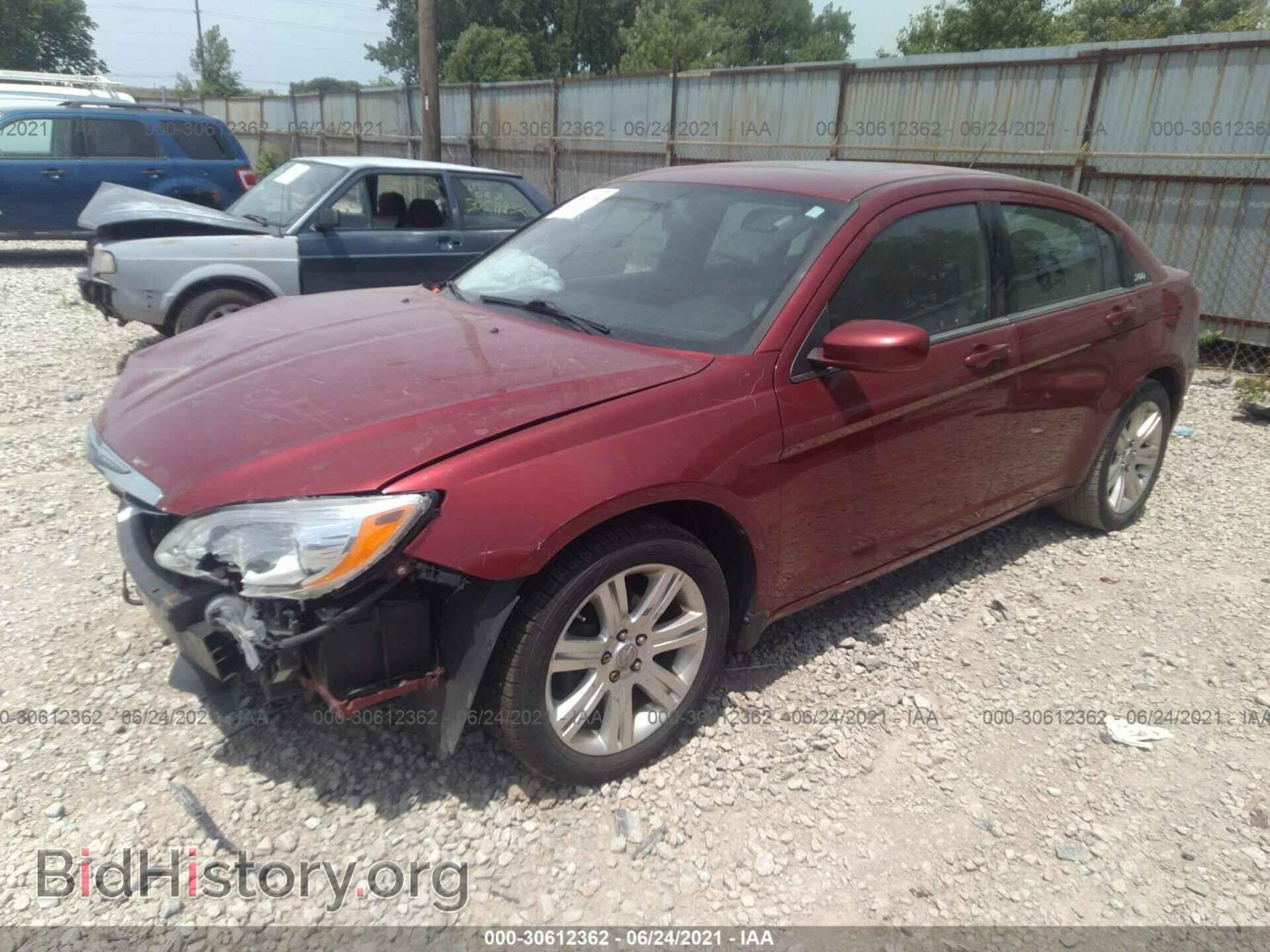 2011 CHRYSLER 200 - VIN: 1C3BC1FB4BN562184 - Фото 2