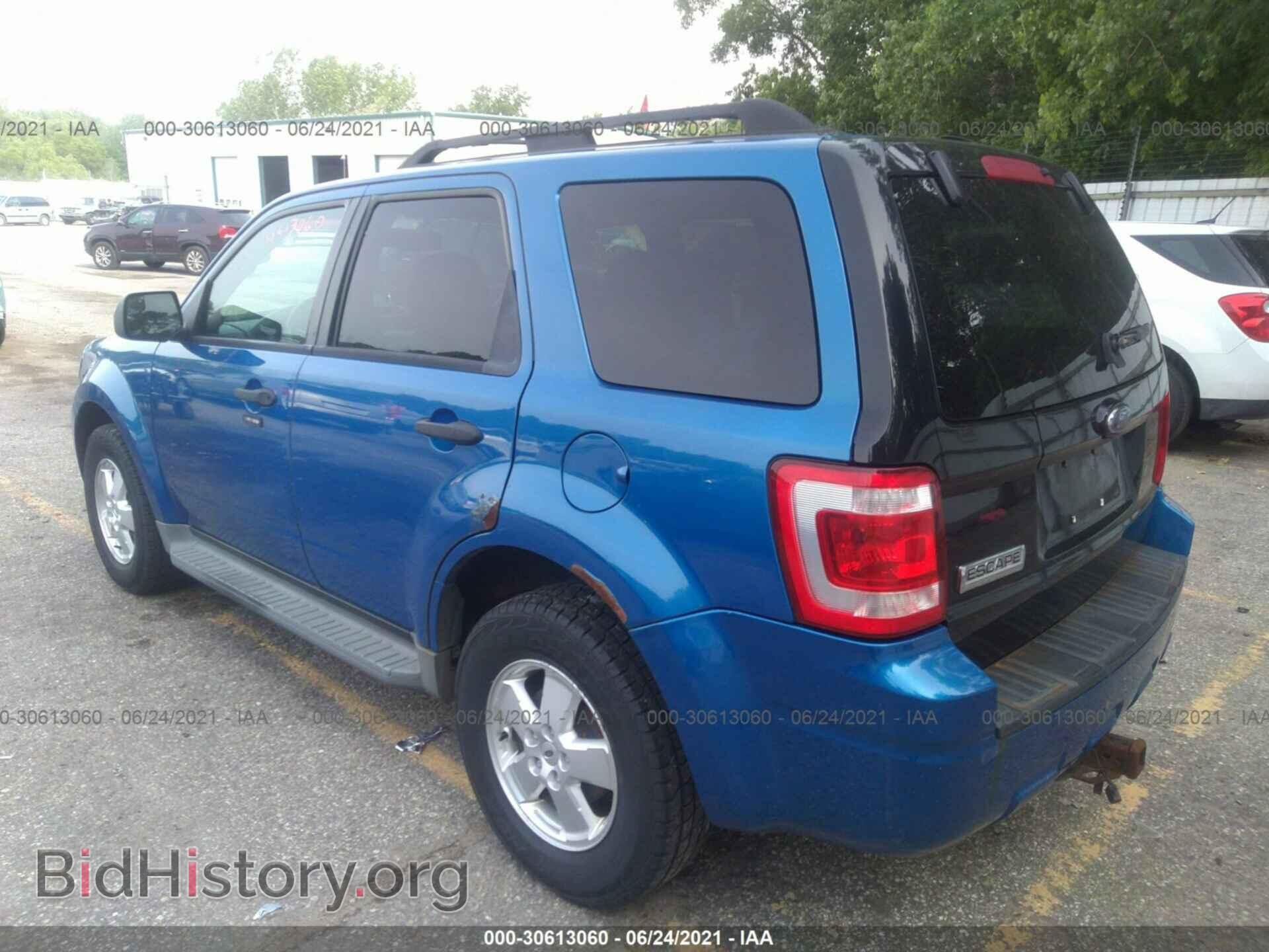 2011 FORD ESCAPE - VIN: 1FMCU0D78BKA44890 - Фото 3