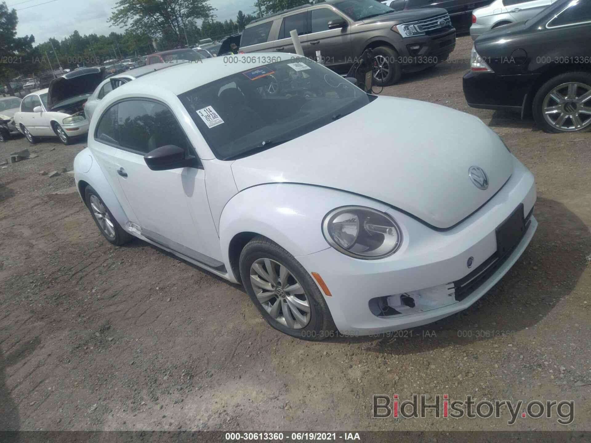 Photo 3VWF17AT3FM633040 - VOLKSWAGEN BEETLE COUPE 2015