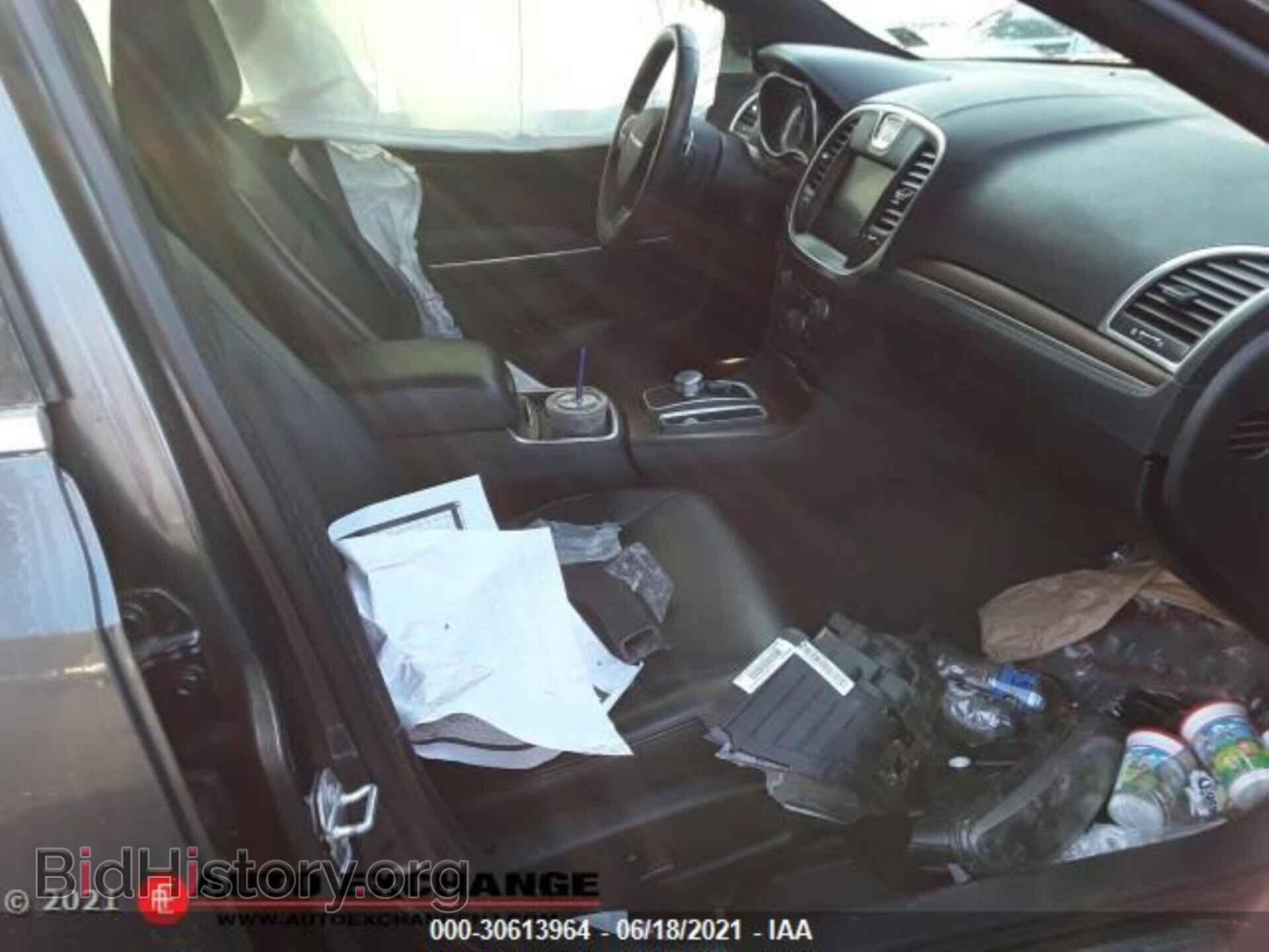 2016 CHRYSLER 300 - VIN: 2C3CCAPT7GH269956 - Фото 10