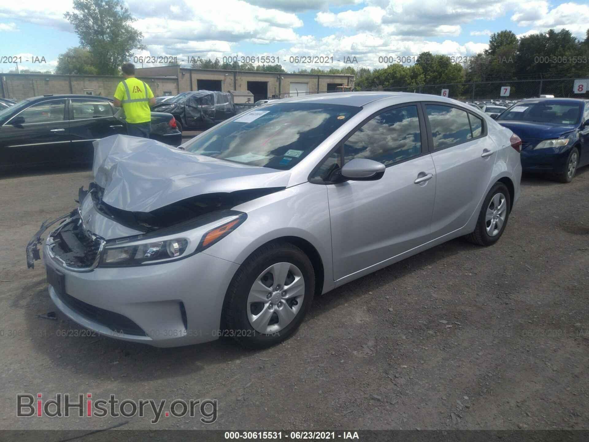 2017 KIA FORTE - VIN: 3KPFK4A72HE075129 - Photo 2