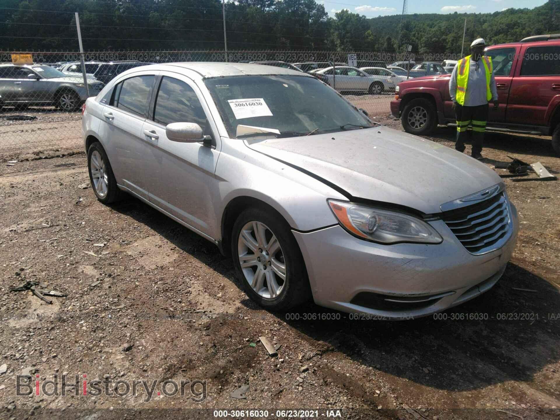 Photo 1C3BC1FB1BN614547 - CHRYSLER 200 2011