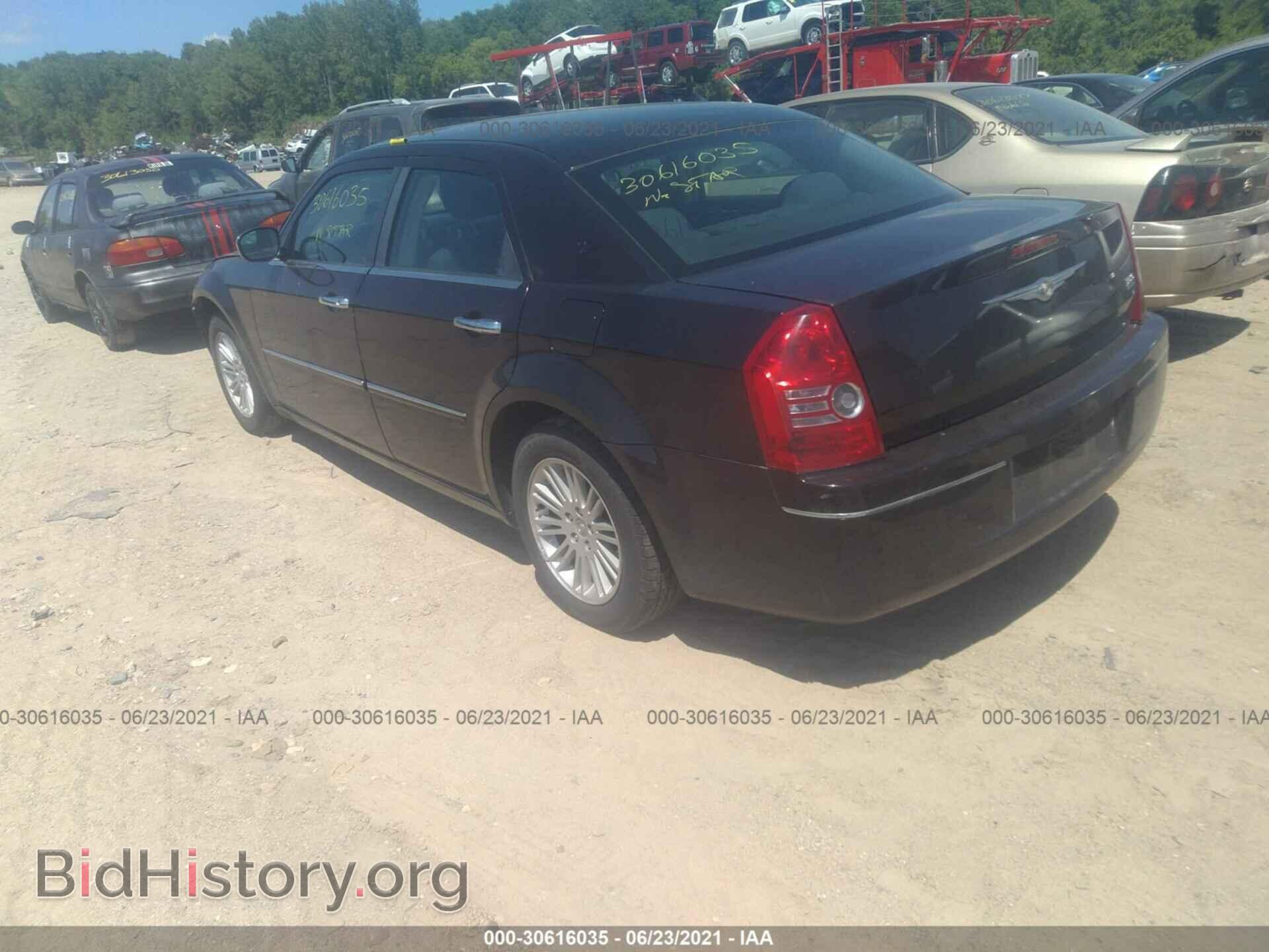 2010 CHRYSLER 300 - VIN: 2C3CA4CD1AH173849 - Фото 3