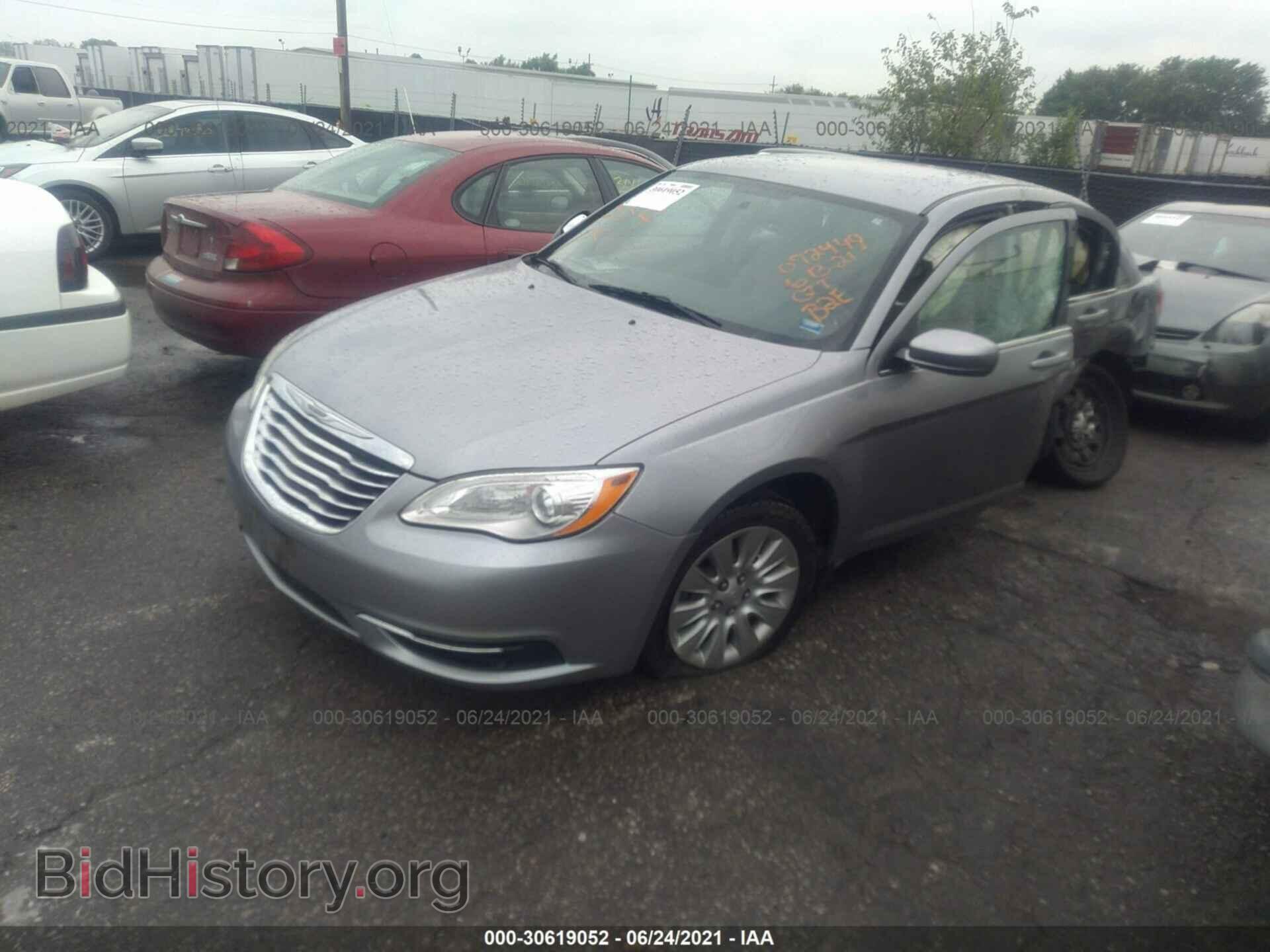 2013 CHRYSLER 200 - VIN: 1C3CCBAB6DN640663 - Photo 2