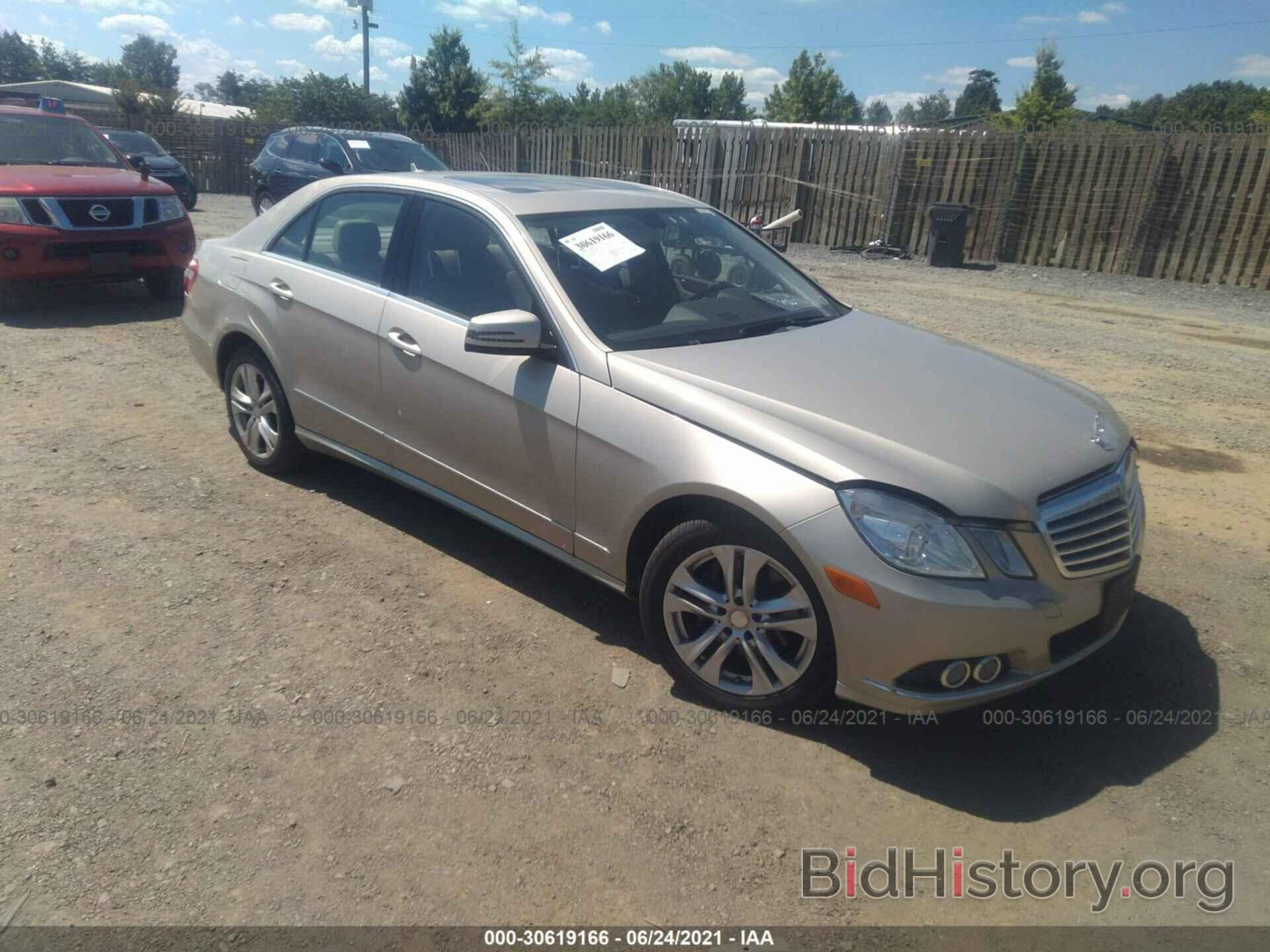 Photo WDDHF5GB7BA398445 - MERCEDES-BENZ E-CLASS 2011