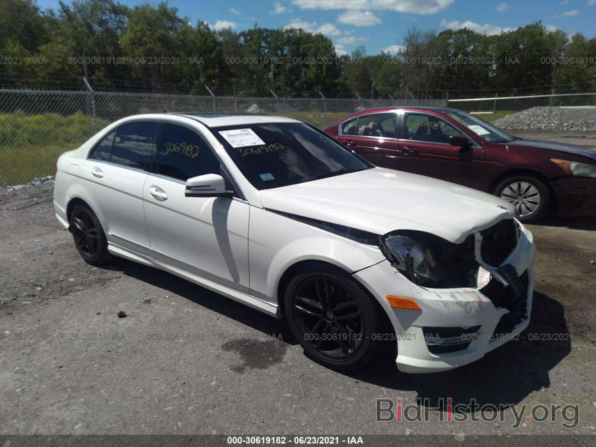 Photo WDDGF8BB6CR212899 - MERCEDES-BENZ C-CLASS 2012