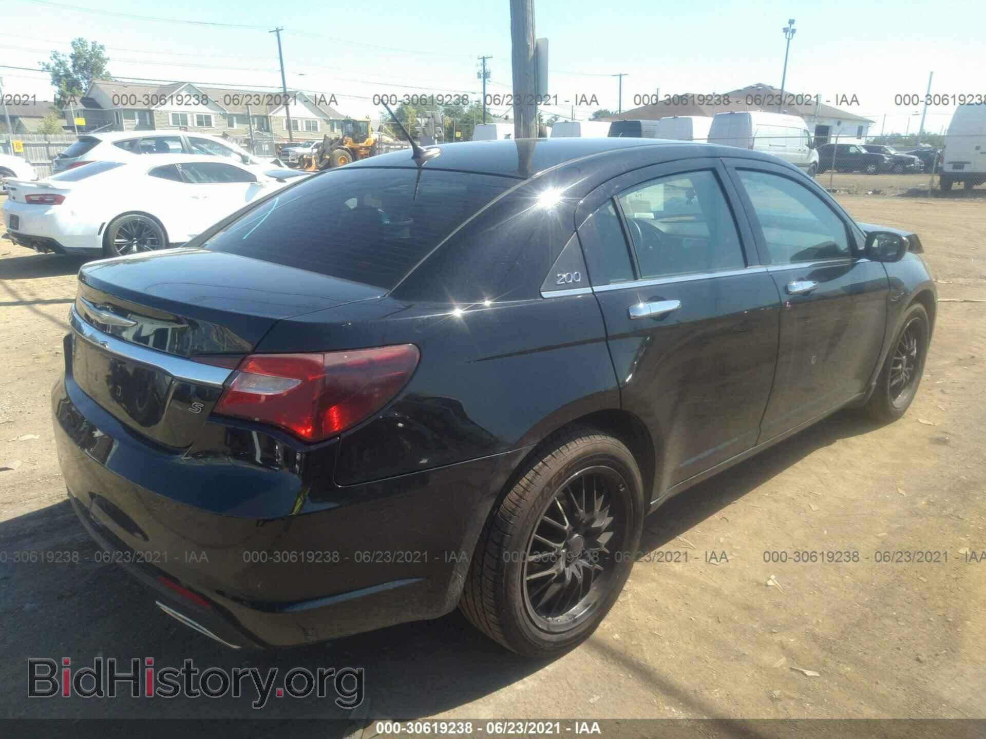 2013 CHRYSLER 200 - VIN: 1C3CCBAG8DN766082 - Фото 4