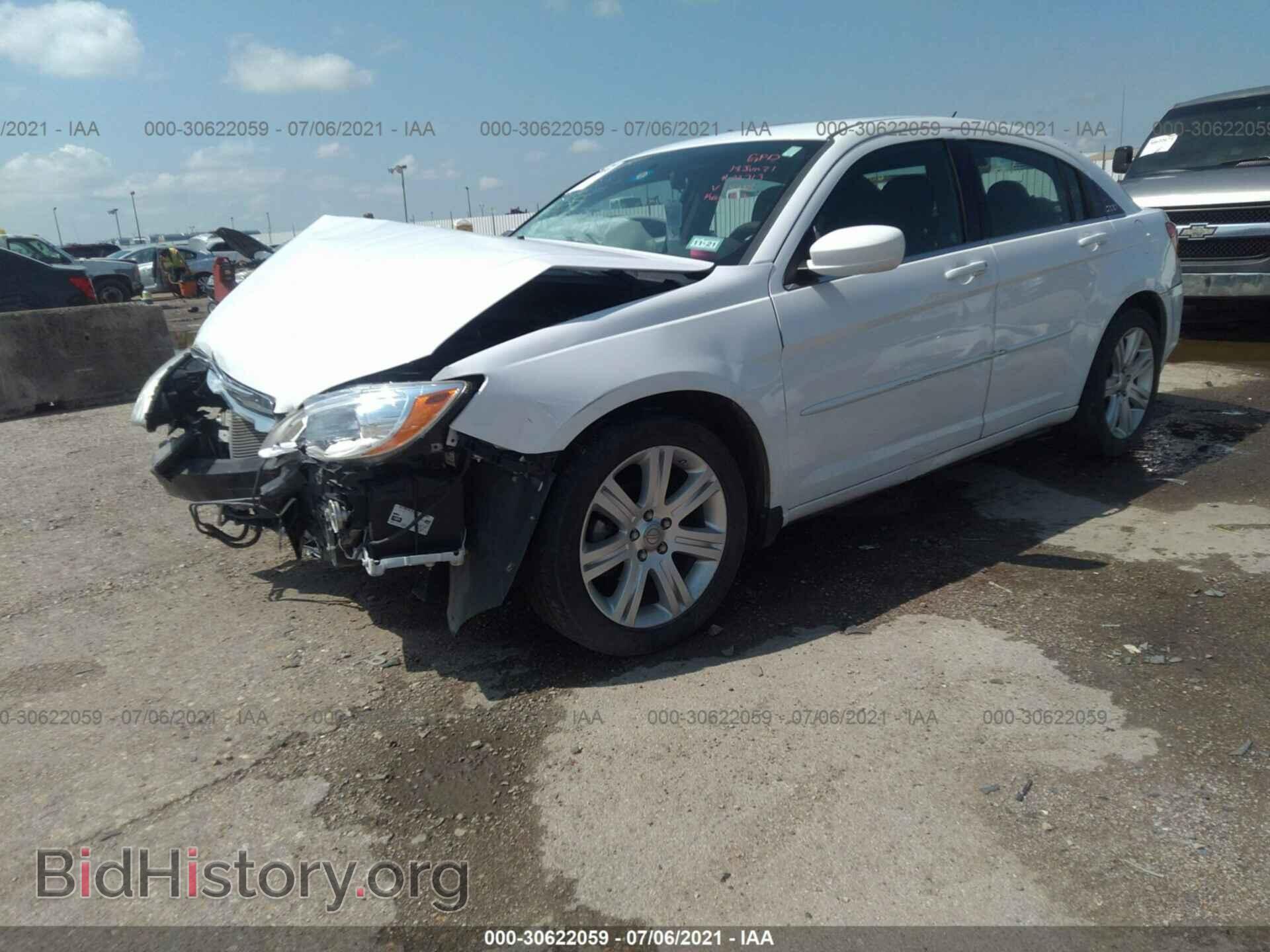 2014 CHRYSLER 200 - VIN: 1C3CCBBB8EN214201 - Фото 2