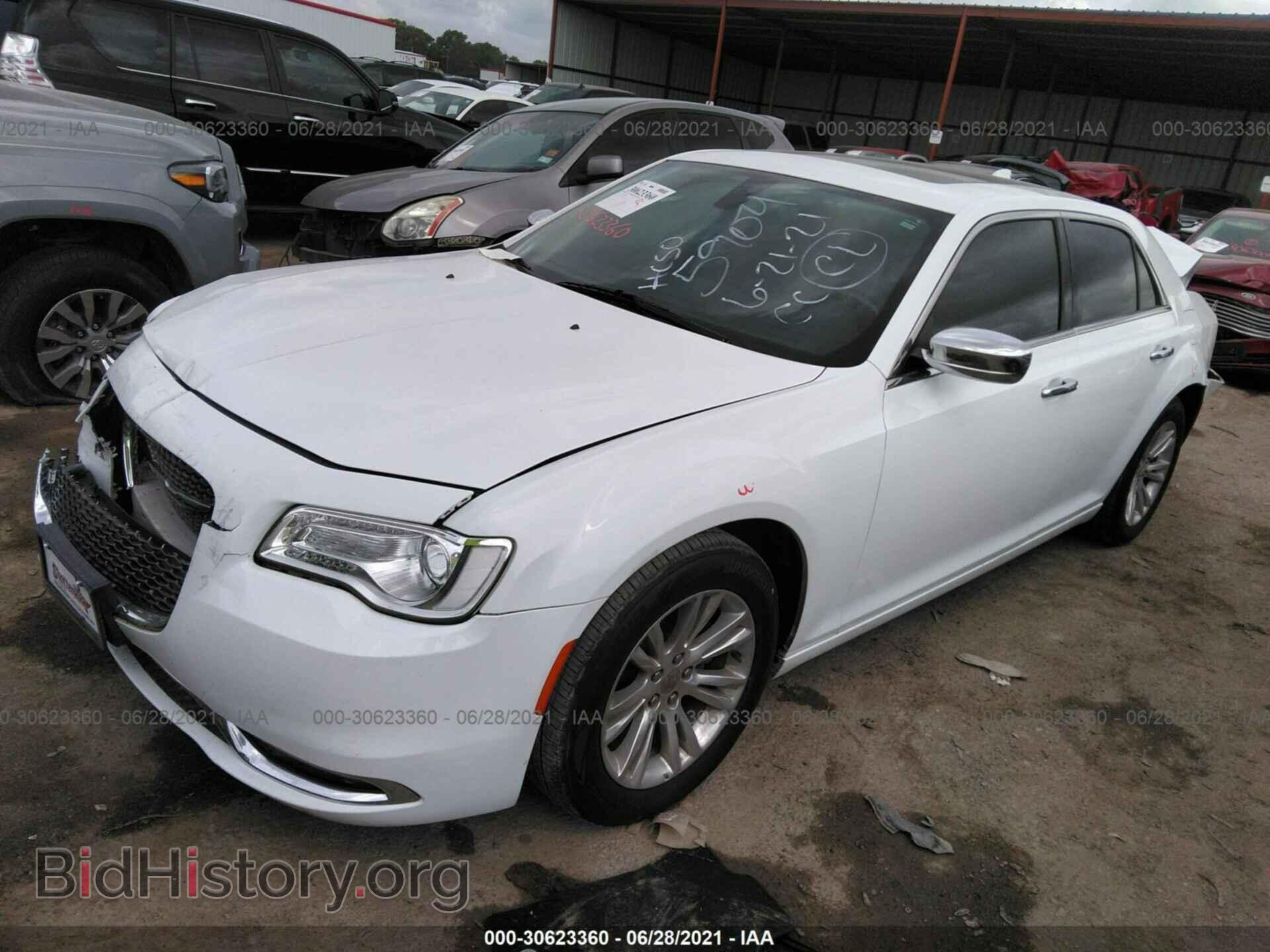 2016 CHRYSLER 300 - VIN: 2C3CCAEG0GH181532 - Фото 2