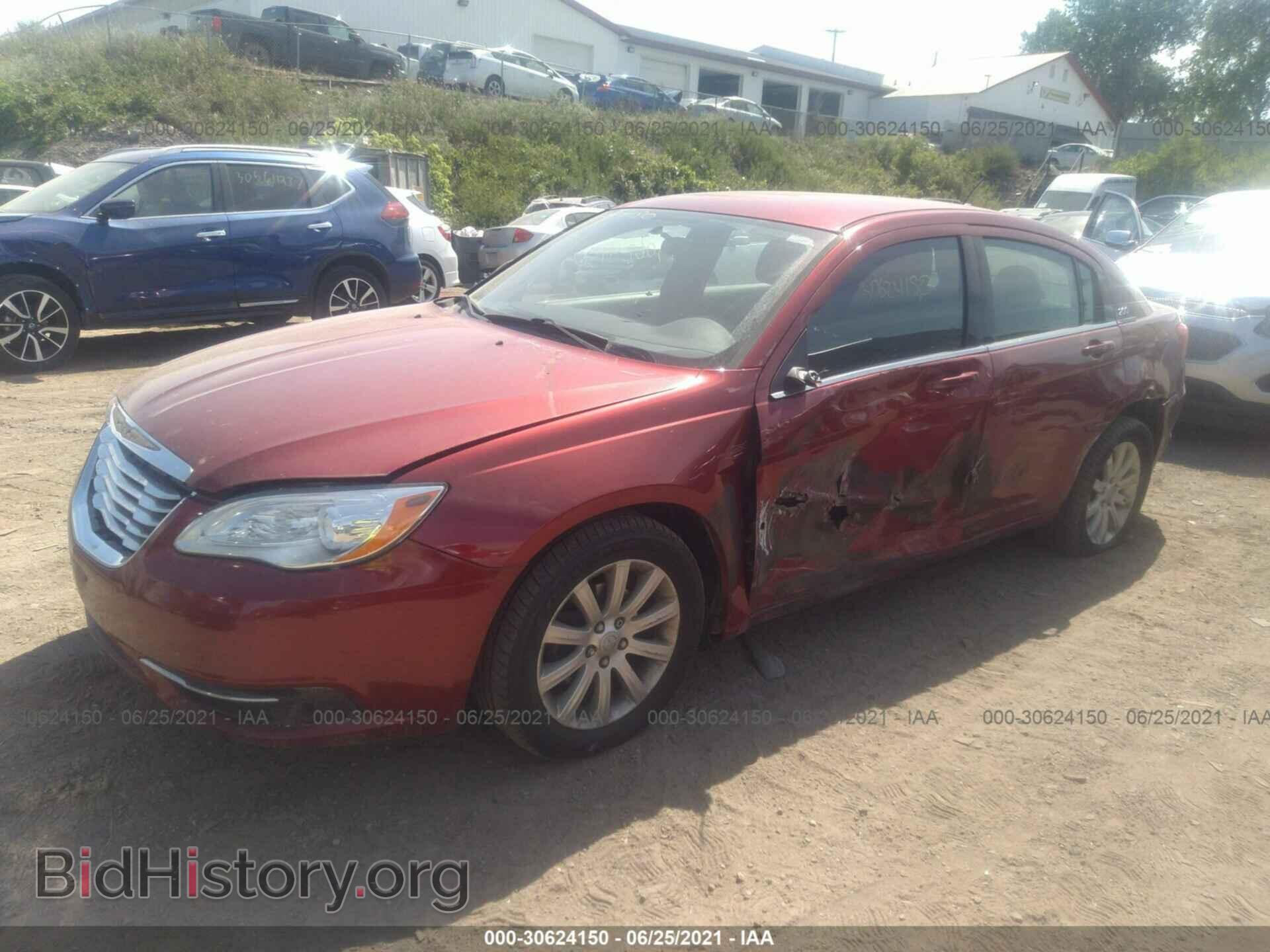 2013 CHRYSLER 200 - VIN: 1C3CCBBB8DN547111 - Фото 2