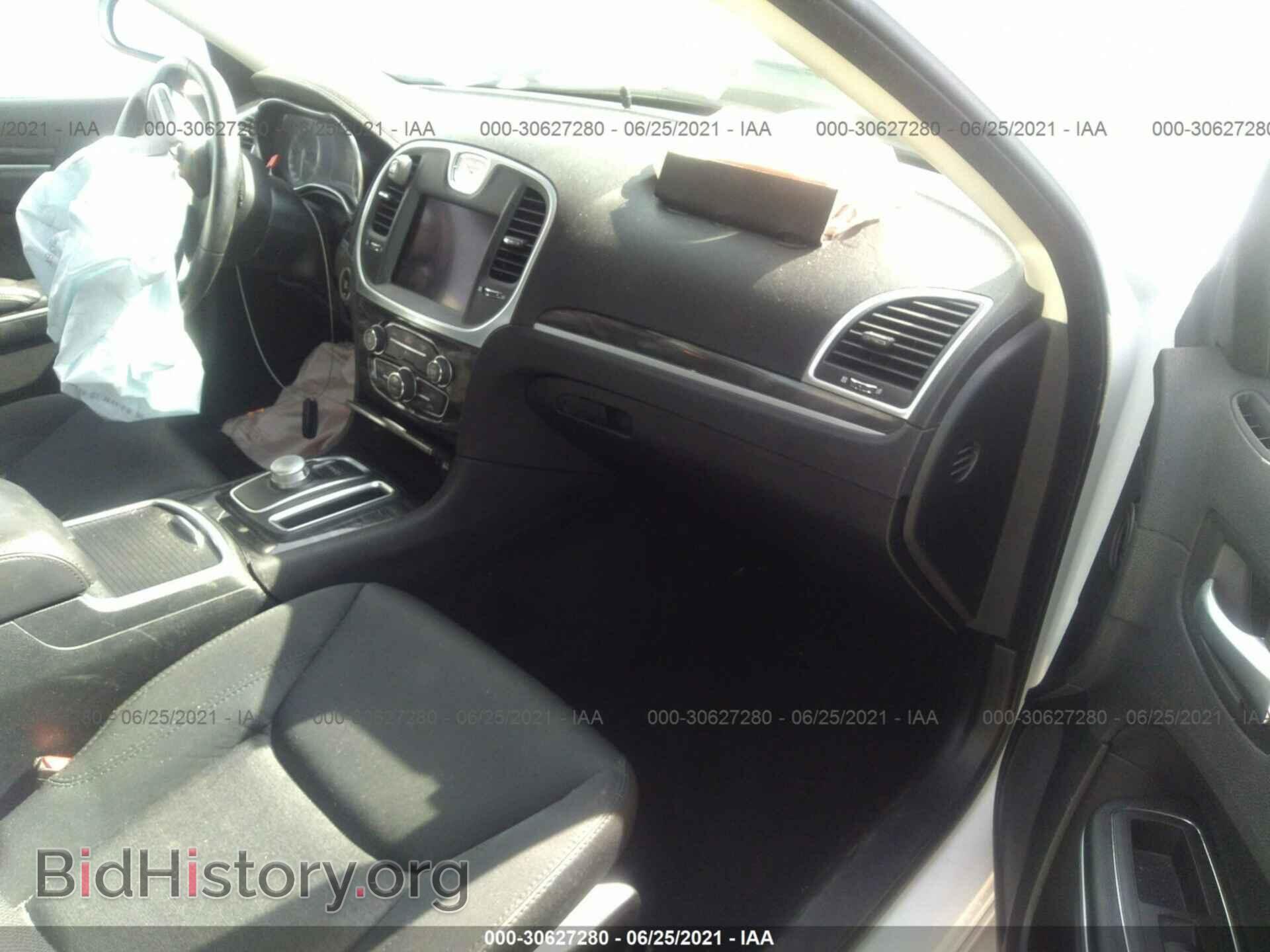 2019 CHRYSLER 300 - VIN: 2C3CCAAG4KH755418 - Фото 5