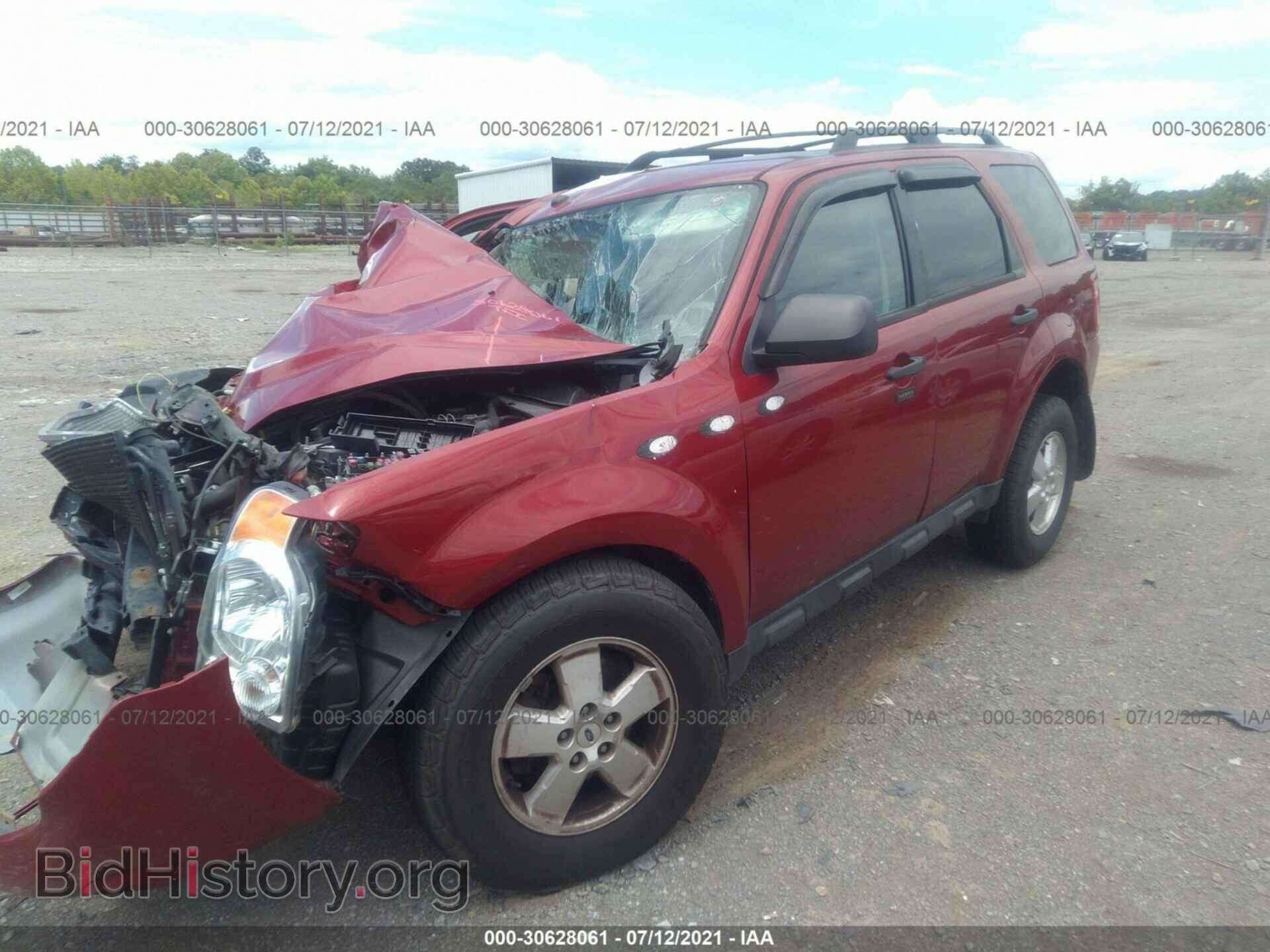 2011 FORD ESCAPE - VIN: 1FMCU0D73BKC18655 - Фото 2