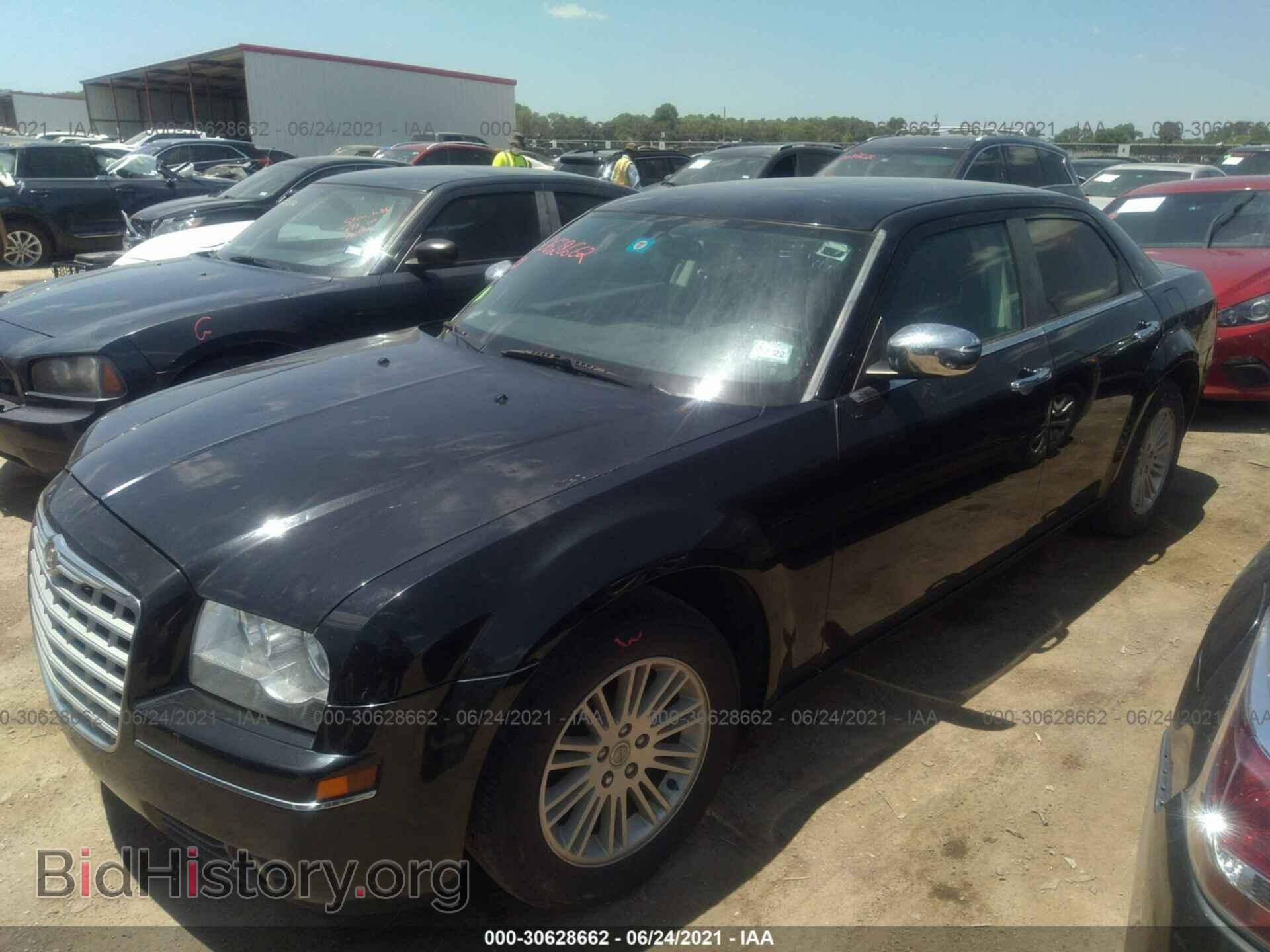 2010 CHRYSLER 300 - VIN: 2C3CA4CD7AH180594 - Фото 2