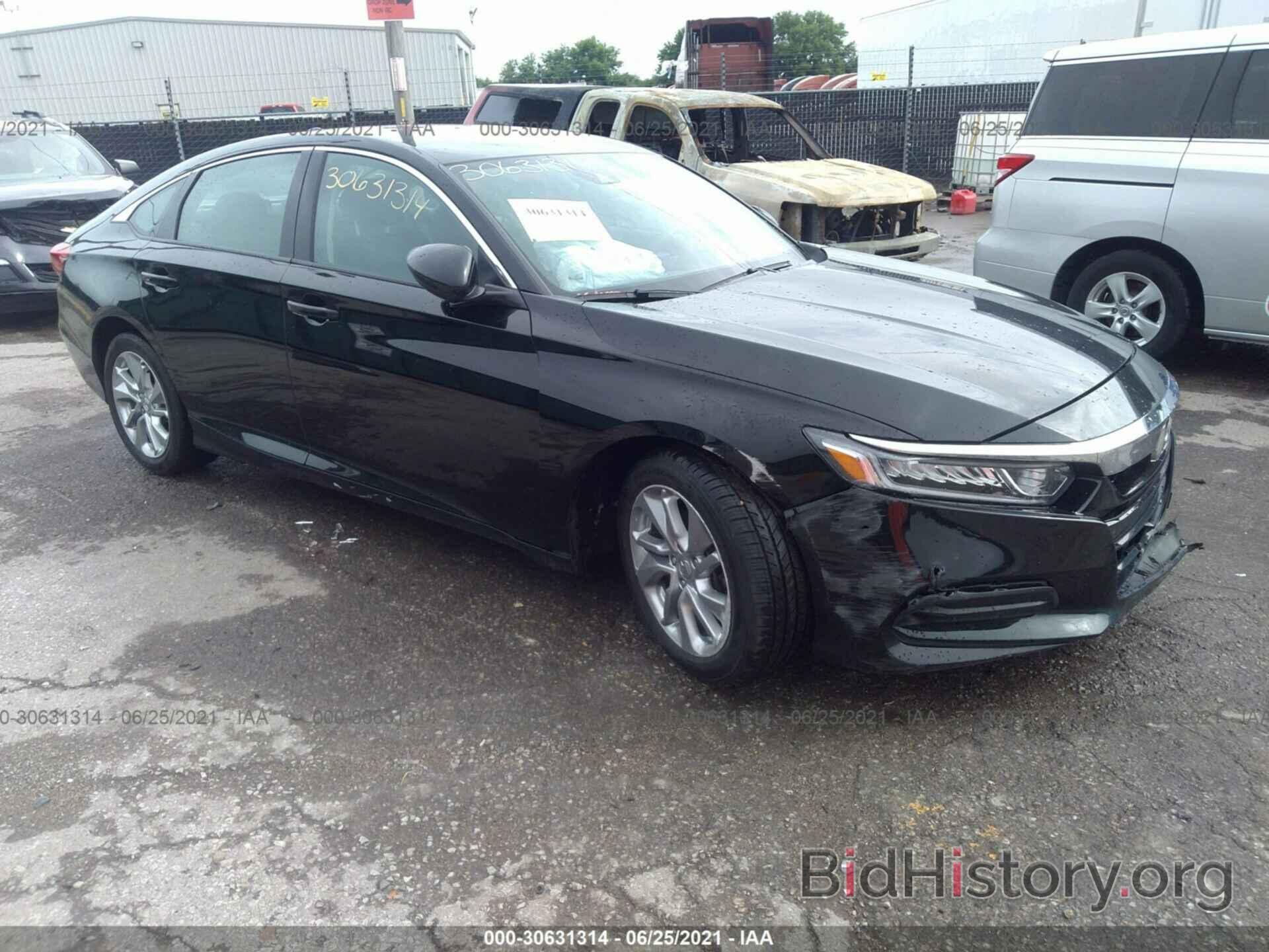 Photo 1HGCV1F11JA129544 - HONDA ACCORD SEDAN 2018