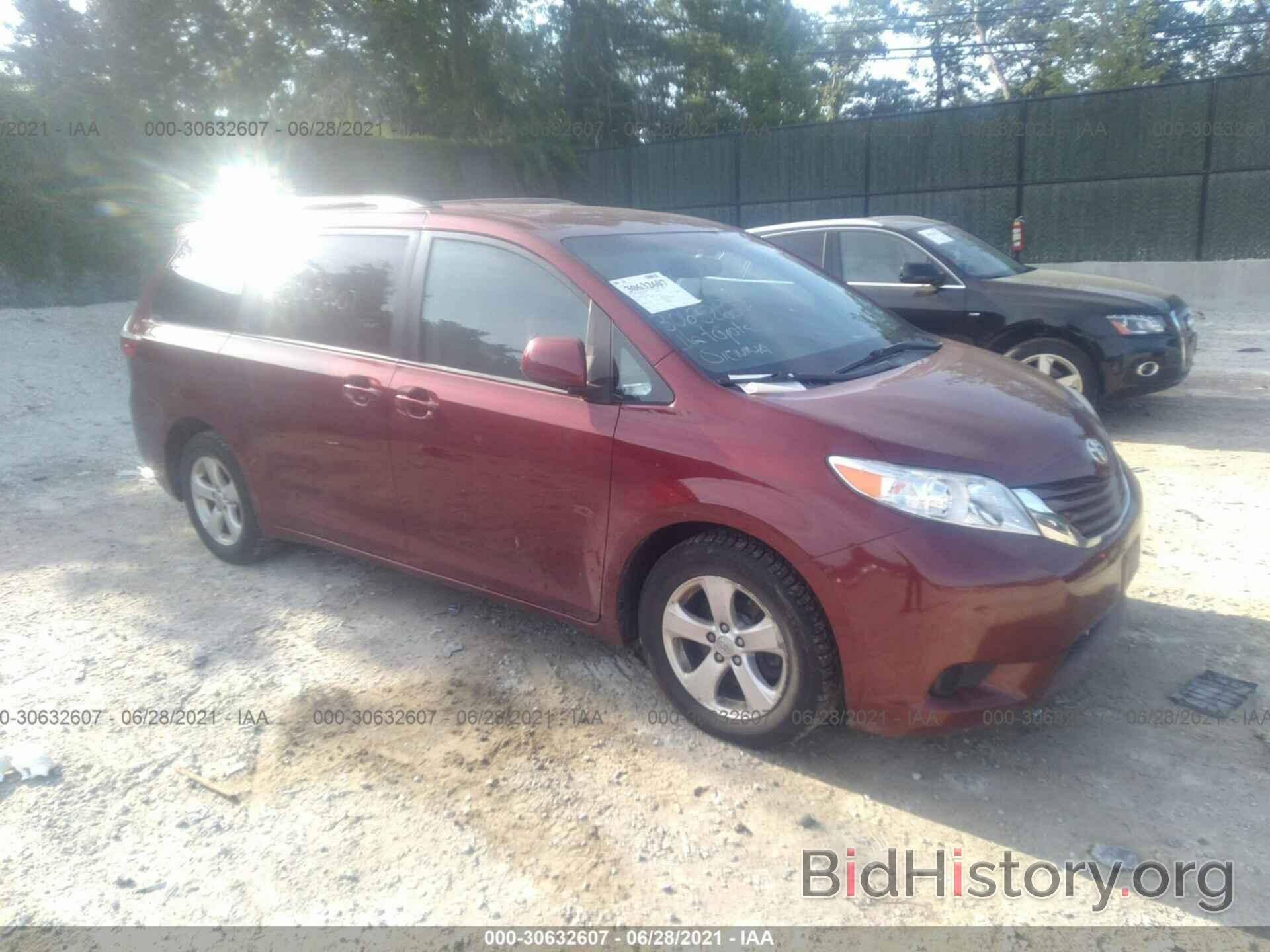 Фотография 5TDKK3DC0GS696519 - TOYOTA SIENNA 2016