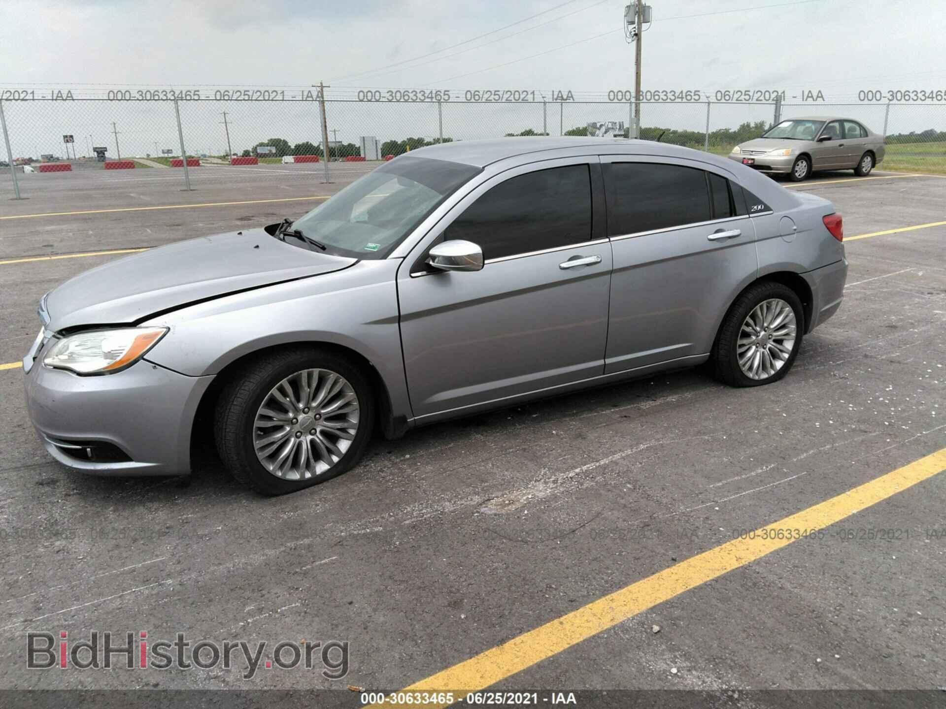 2013 CHRYSLER 200 - VIN: 1C3CCBCG8DN676623 - Фото 2