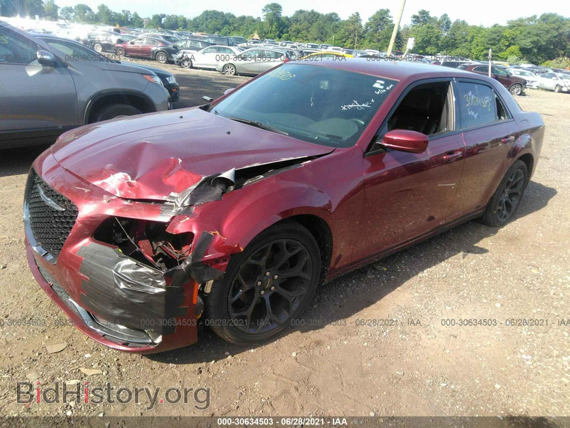 2019 CHRYSLER 300 - VIN: 2C3CCABG8KH654252 - Фото 2