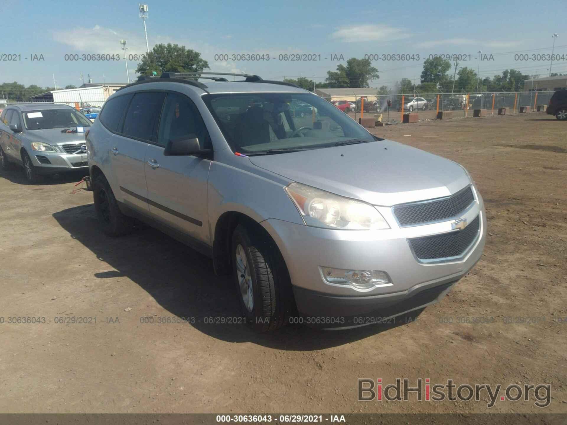 Фотография 1GNKRFED2CJ416165 - CHEVROLET TRAVERSE 2012