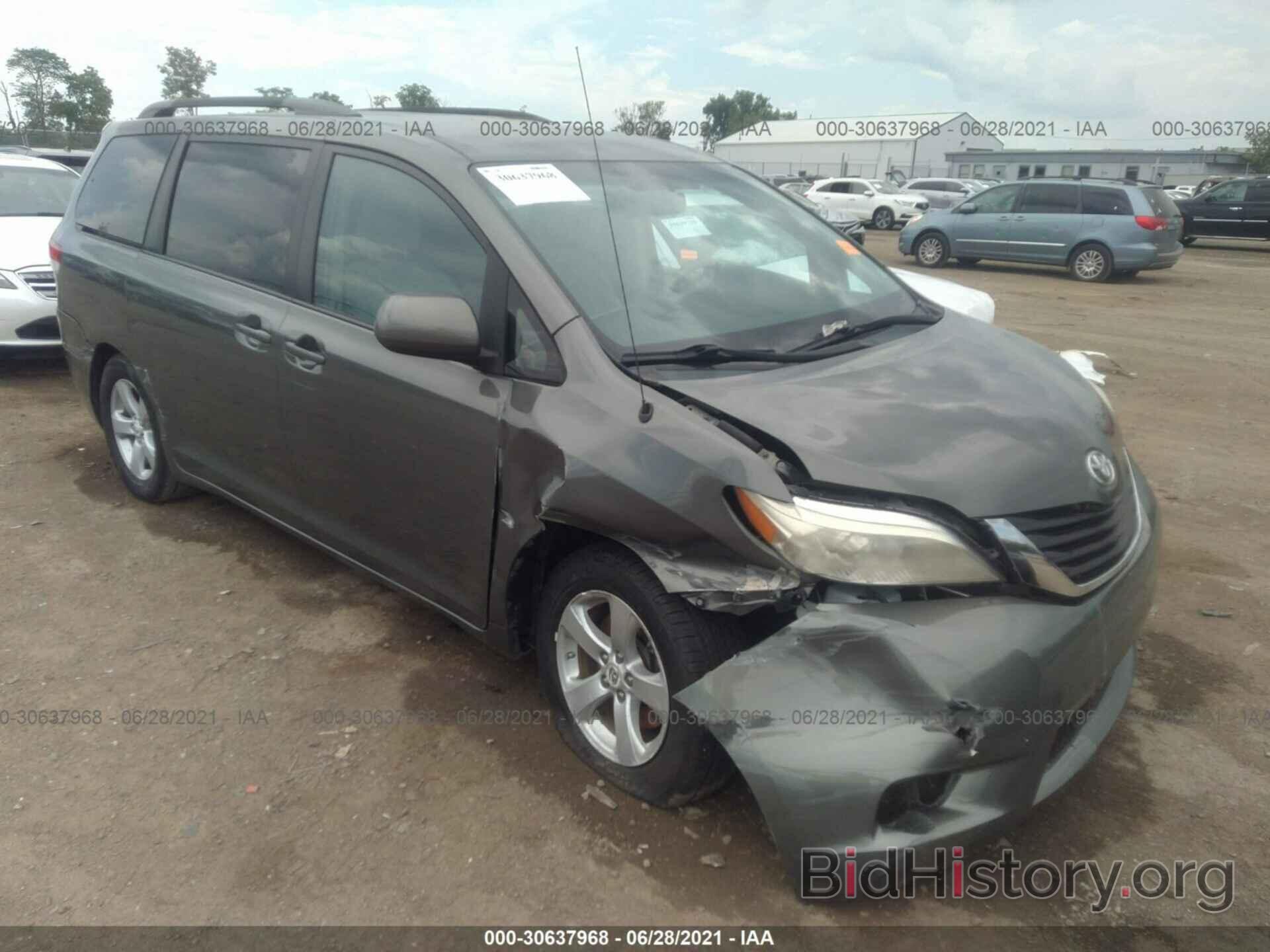 Photo 5TDKK3DC4CS205542 - TOYOTA SIENNA 2012