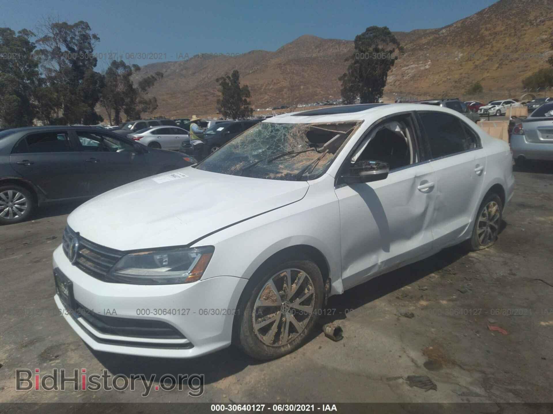 2017 VOLKSWAGEN JETTA - VIN: 3VWDB7AJXHM272539 - Фото 2